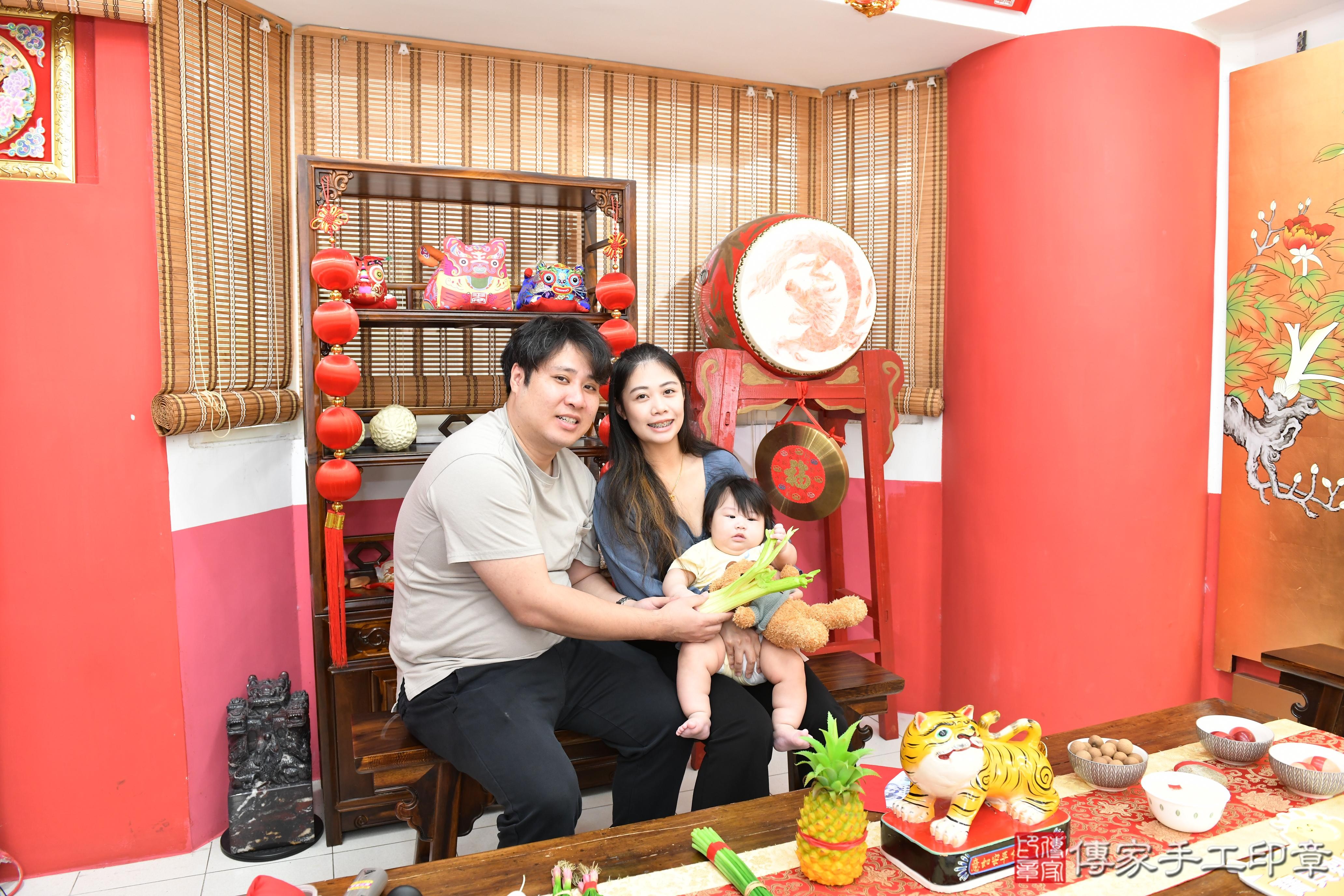 傳家手工印章高雄店、抓周、度脺、美式風會場、傳家嬰兒古禮、吉祥話、抓周道具物品24種、拍照。抓周證書。寶寶抓周、滿周歲、生日快樂、祝福 傳家手工印章高雄店、抓周、度脺、美式風會場、傳家嬰兒古禮、吉祥話、抓周道具物品24種、拍照。抓周證書。寶寶抓周、滿周歲、生日快樂、祝福