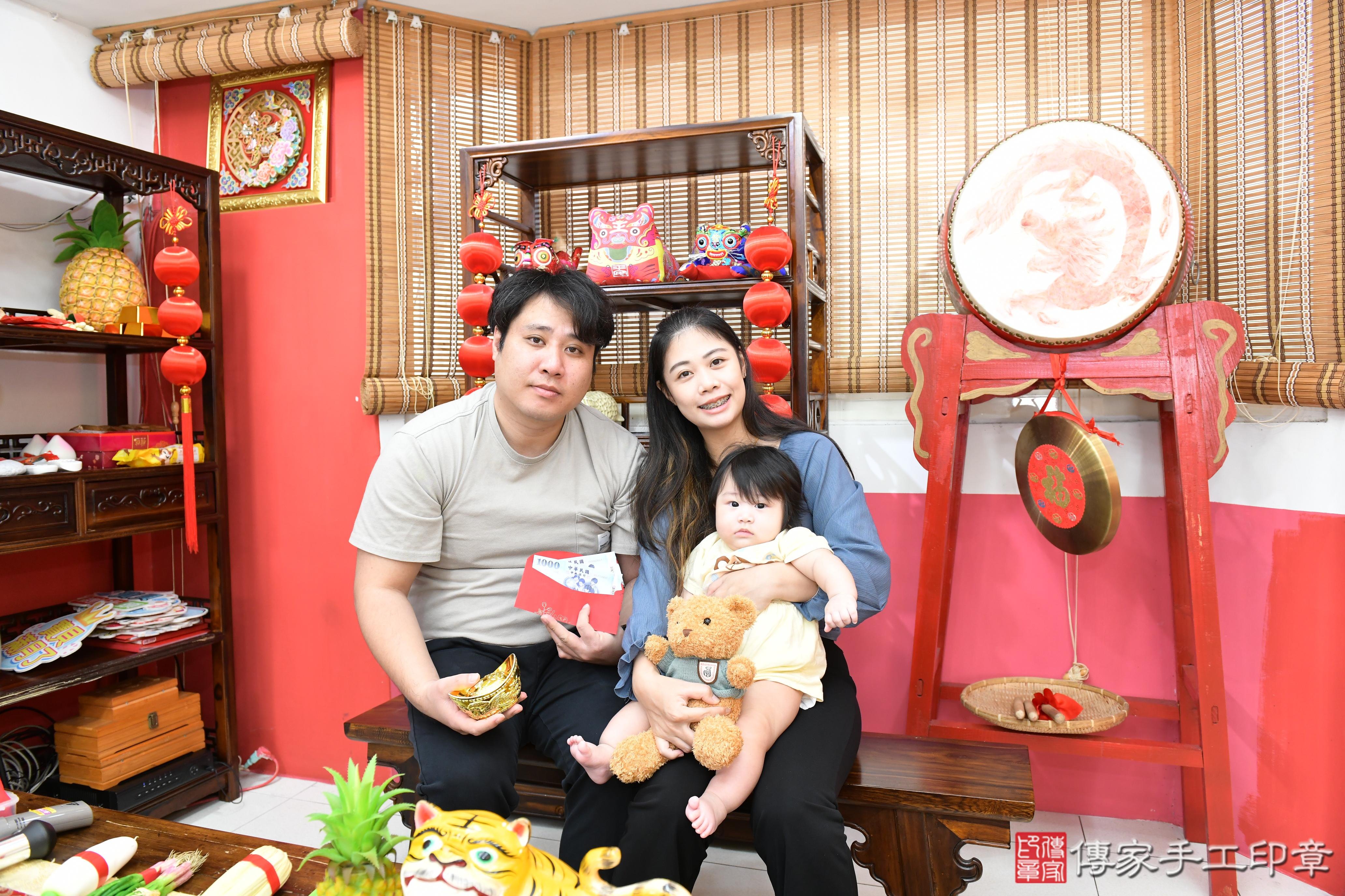 傳家手工印章高雄店、抓周、度脺、美式風會場、傳家嬰兒古禮、吉祥話、抓周道具物品24種、拍照。抓周證書。寶寶抓周、滿周歲、生日快樂、祝福 傳家手工印章高雄店、抓周、度脺、美式風會場、傳家嬰兒古禮、吉祥話、抓周道具物品24種、拍照。抓周證書。寶寶抓周、滿周歲、生日快樂、祝福