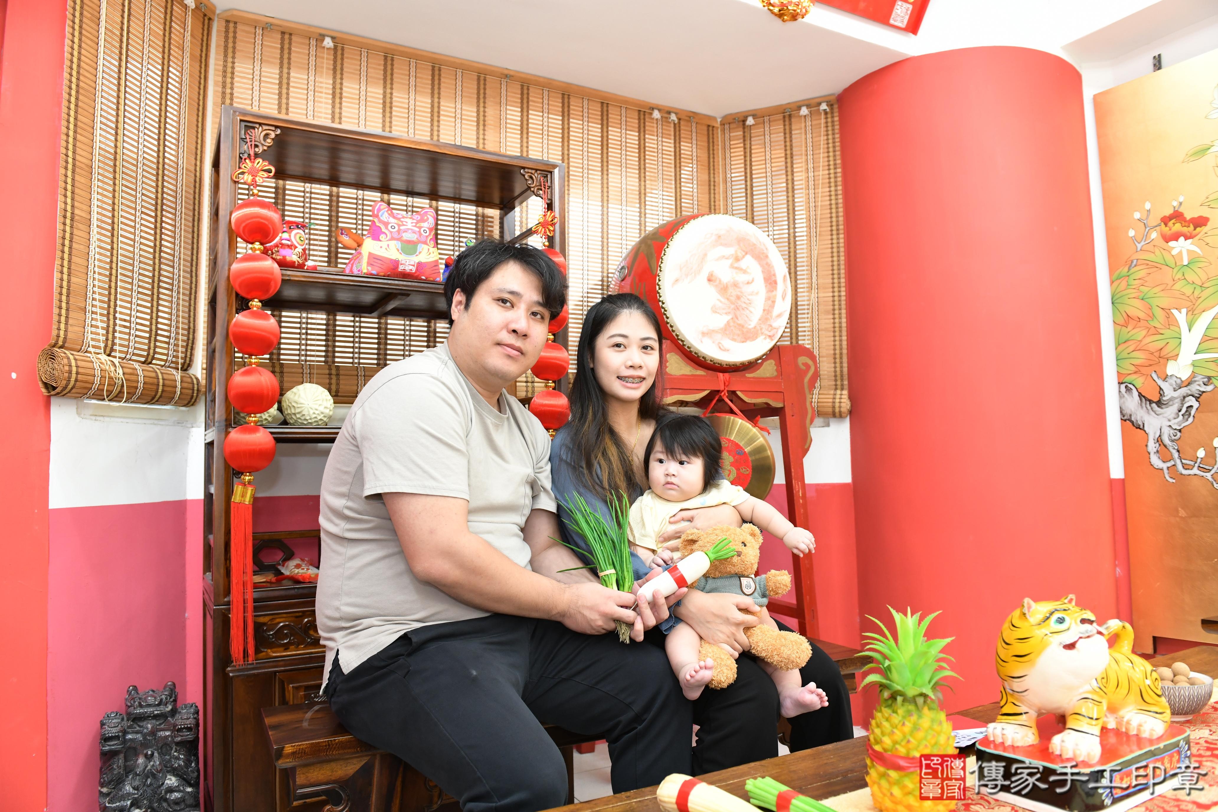傳家手工印章高雄店、抓周、度脺、美式風會場、傳家嬰兒古禮、吉祥話、抓周道具物品24種、拍照。抓周證書。寶寶抓周、滿周歲、生日快樂、祝福 傳家手工印章高雄店、抓周、度脺、美式風會場、傳家嬰兒古禮、吉祥話、抓周道具物品24種、拍照。抓周證書。寶寶抓周、滿周歲、生日快樂、祝福