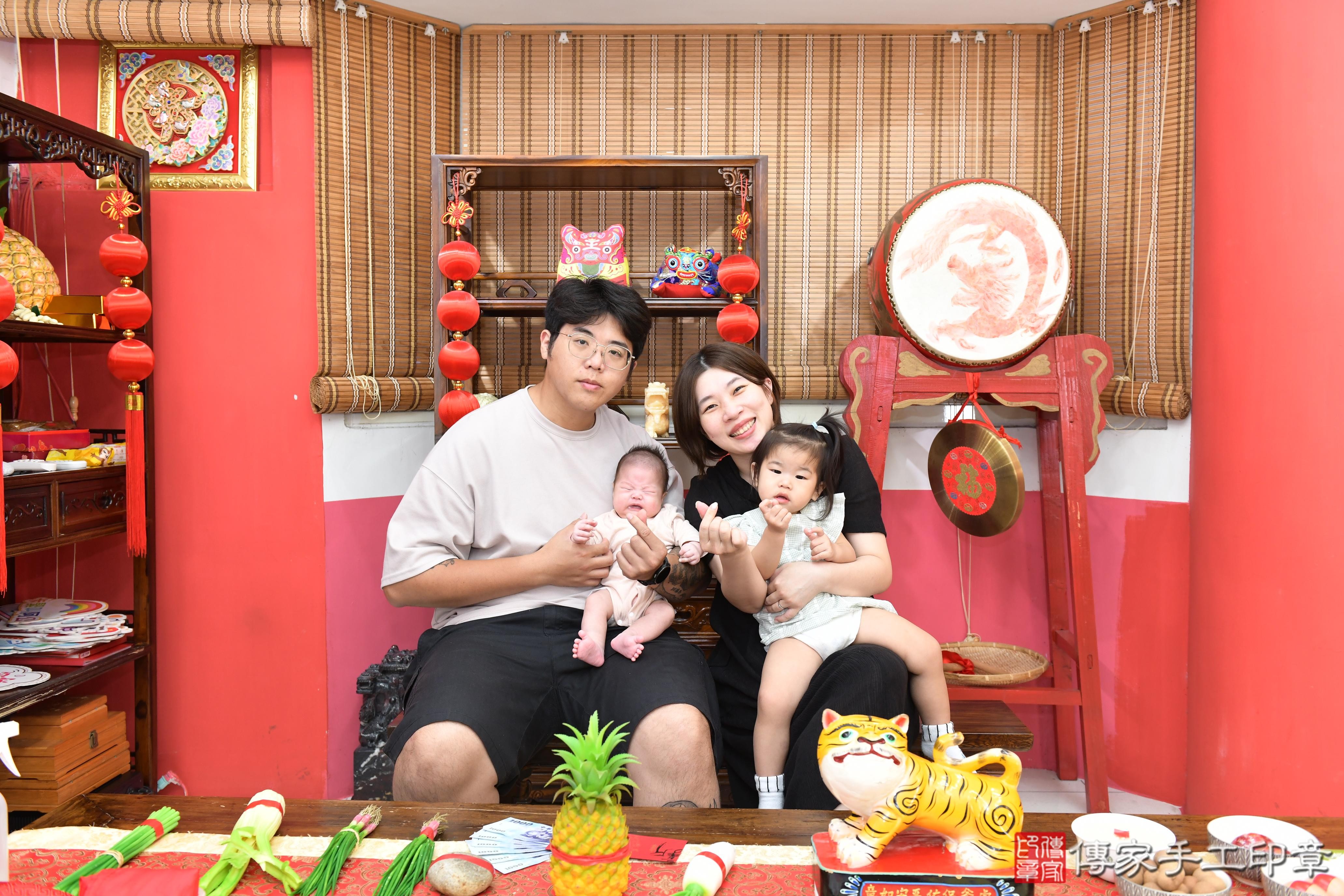 傳家手工印章高雄店、抓周、度脺、美式風會場、傳家嬰兒古禮、吉祥話、抓周道具物品24種、拍照。抓周證書。寶寶抓周、滿周歲、生日快樂、祝福 傳家手工印章高雄店、抓周、度脺、美式風會場、傳家嬰兒古禮、吉祥話、抓周道具物品24種、拍照。抓周證書。寶寶抓周、滿周歲、生日快樂、祝福
