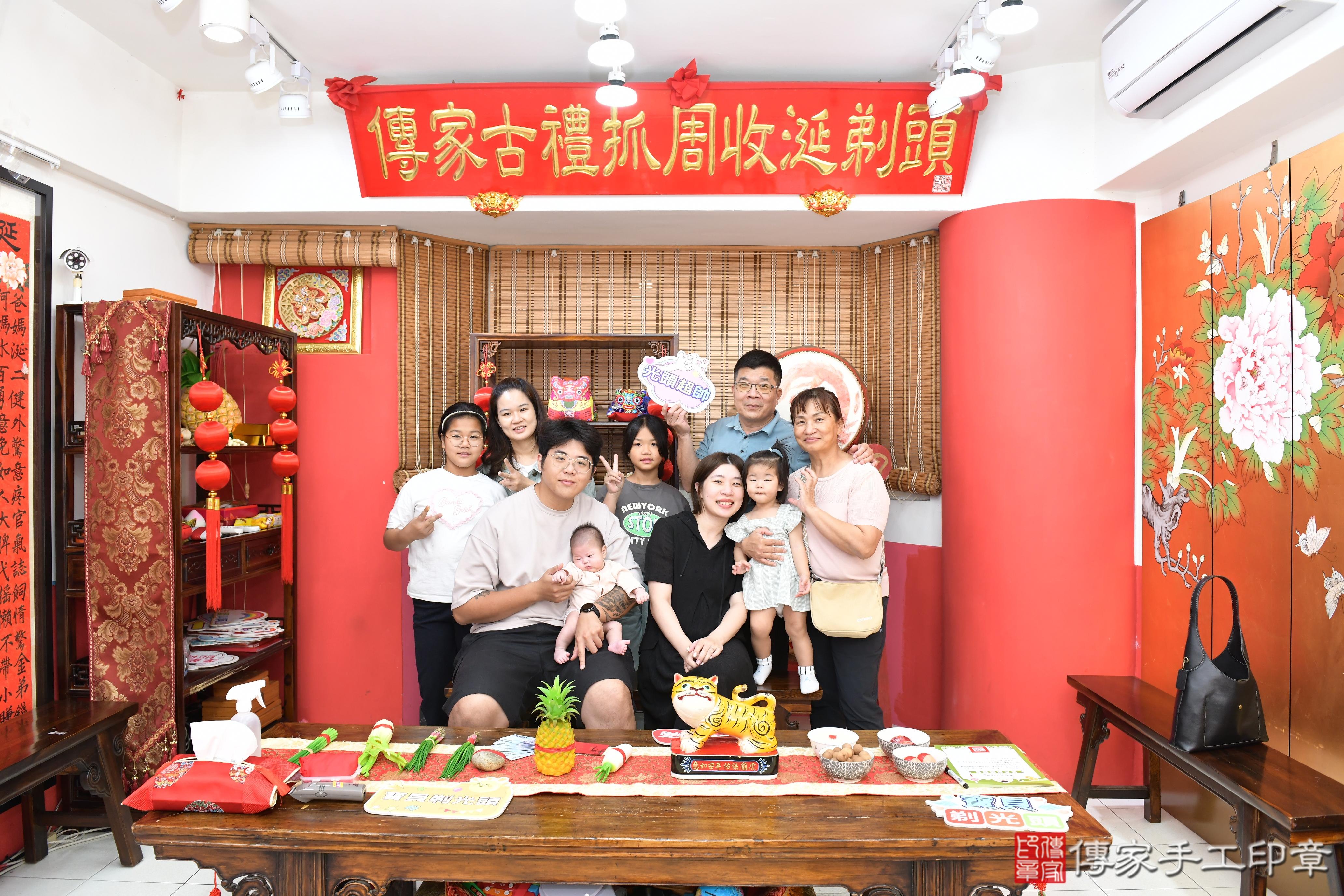 傳家手工印章高雄店、抓周、度脺、美式風會場、傳家嬰兒古禮、吉祥話、抓周道具物品24種、拍照。抓周證書。寶寶抓周、滿周歲、生日快樂、祝福 傳家手工印章高雄店、抓周、度脺、美式風會場、傳家嬰兒古禮、吉祥話、抓周道具物品24種、拍照。抓周證書。寶寶抓周、滿周歲、生日快樂、祝福
