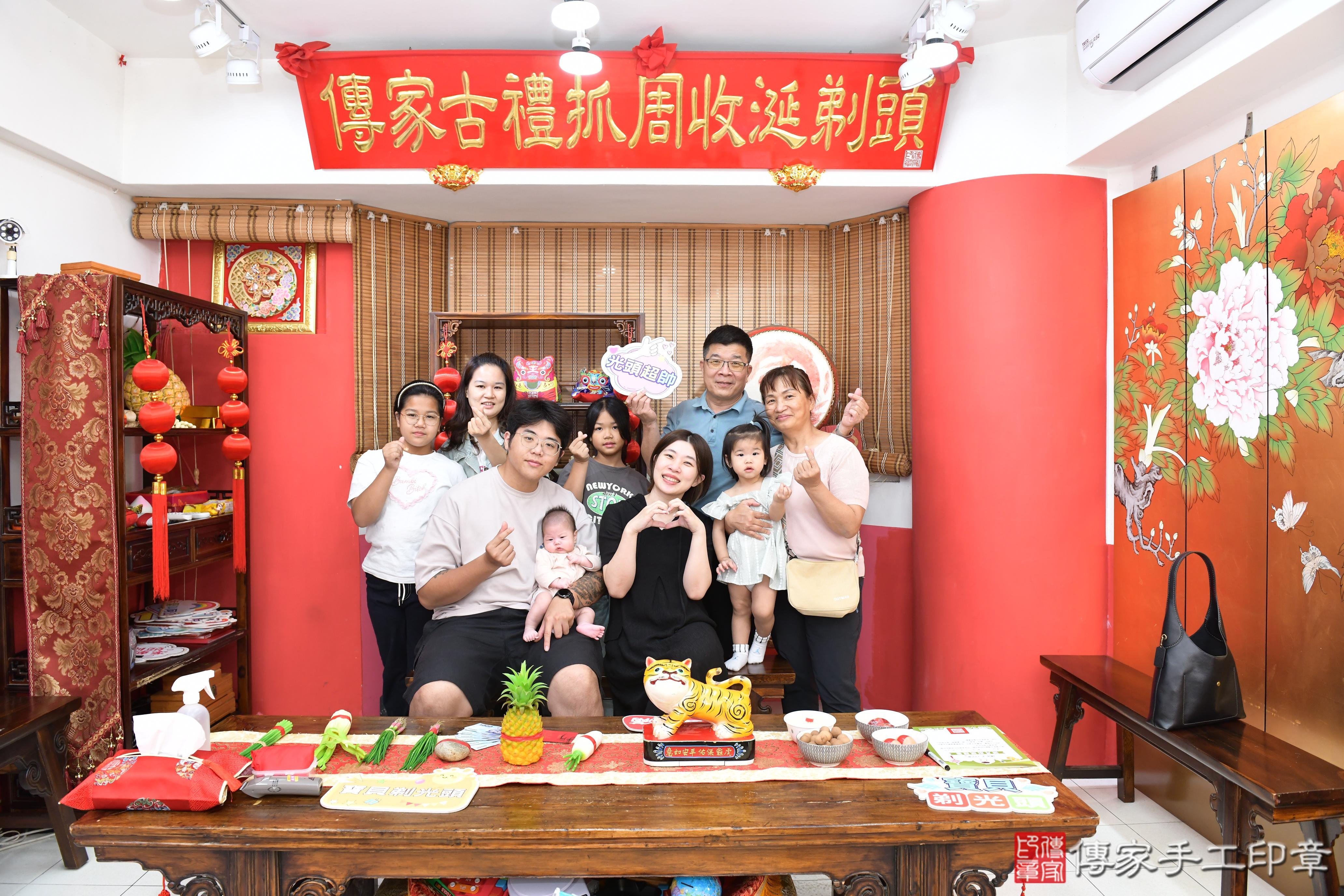 傳家手工印章高雄店、抓周、度脺、美式風會場、傳家嬰兒古禮、吉祥話、抓周道具物品24種、拍照。抓周證書。寶寶抓周、滿周歲、生日快樂、祝福 傳家手工印章高雄店、抓周、度脺、美式風會場、傳家嬰兒古禮、吉祥話、抓周道具物品24種、拍照。抓周證書。寶寶抓周、滿周歲、生日快樂、祝福