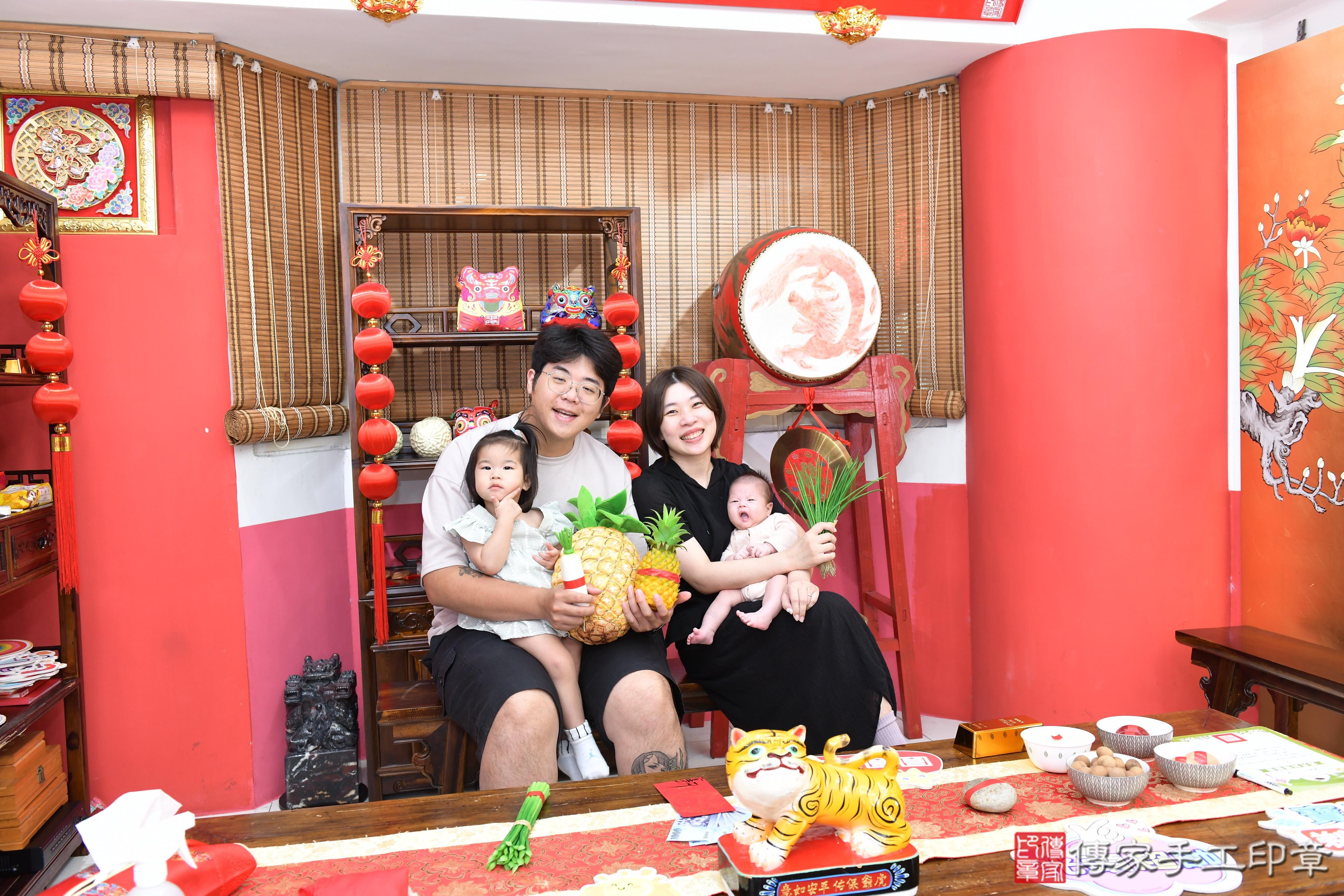 傳家手工印章高雄店、抓周、度脺、美式風會場、傳家嬰兒古禮、吉祥話、抓周道具物品24種、拍照。抓周證書。寶寶抓周、滿周歲、生日快樂、祝福 傳家手工印章高雄店、抓周、度脺、美式風會場、傳家嬰兒古禮、吉祥話、抓周道具物品24種、拍照。抓周證書。寶寶抓周、滿周歲、生日快樂、祝福