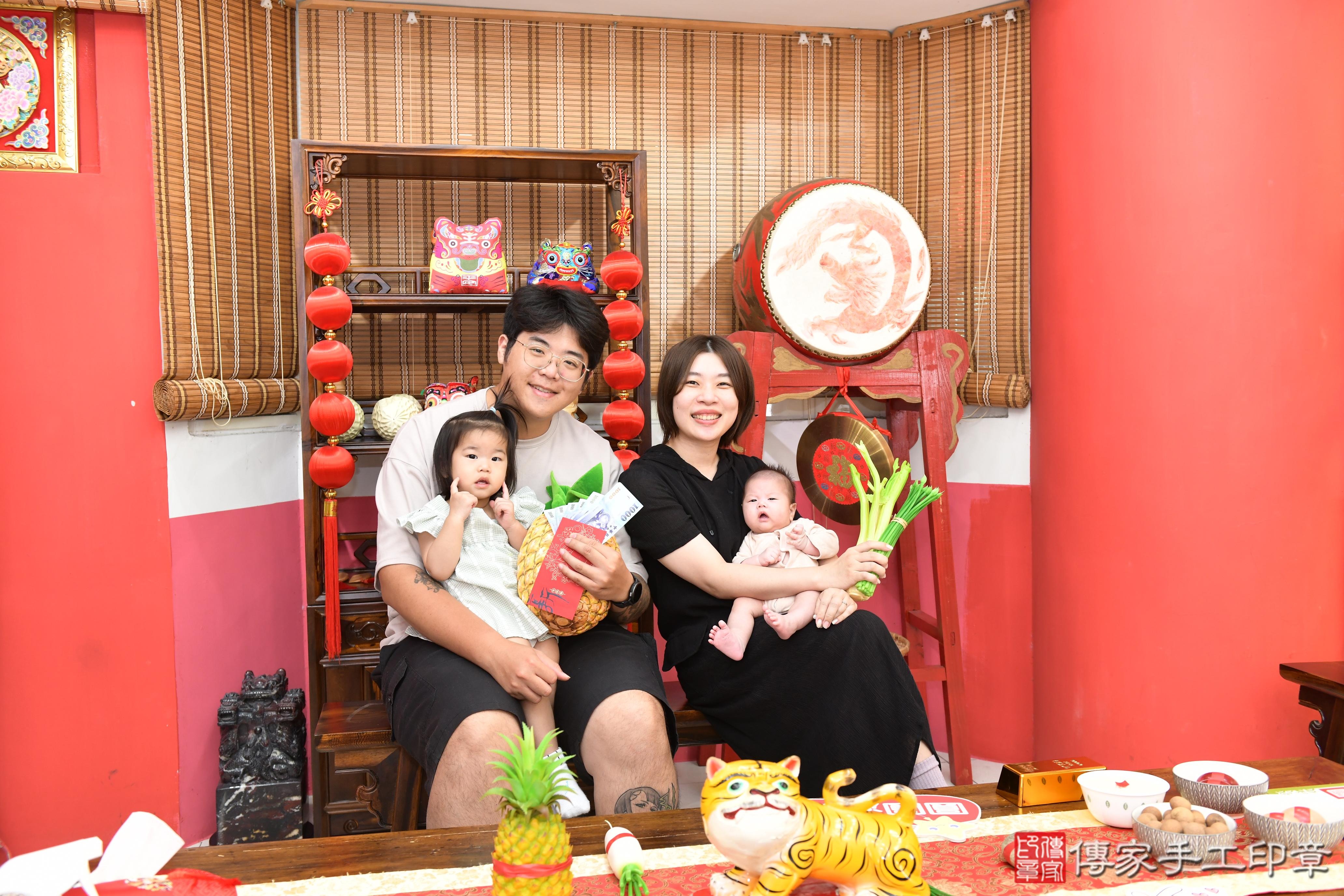 傳家手工印章高雄店、抓周、度脺、美式風會場、傳家嬰兒古禮、吉祥話、抓周道具物品24種、拍照。抓周證書。寶寶抓周、滿周歲、生日快樂、祝福 傳家手工印章高雄店、抓周、度脺、美式風會場、傳家嬰兒古禮、吉祥話、抓周道具物品24種、拍照。抓周證書。寶寶抓周、滿周歲、生日快樂、祝福