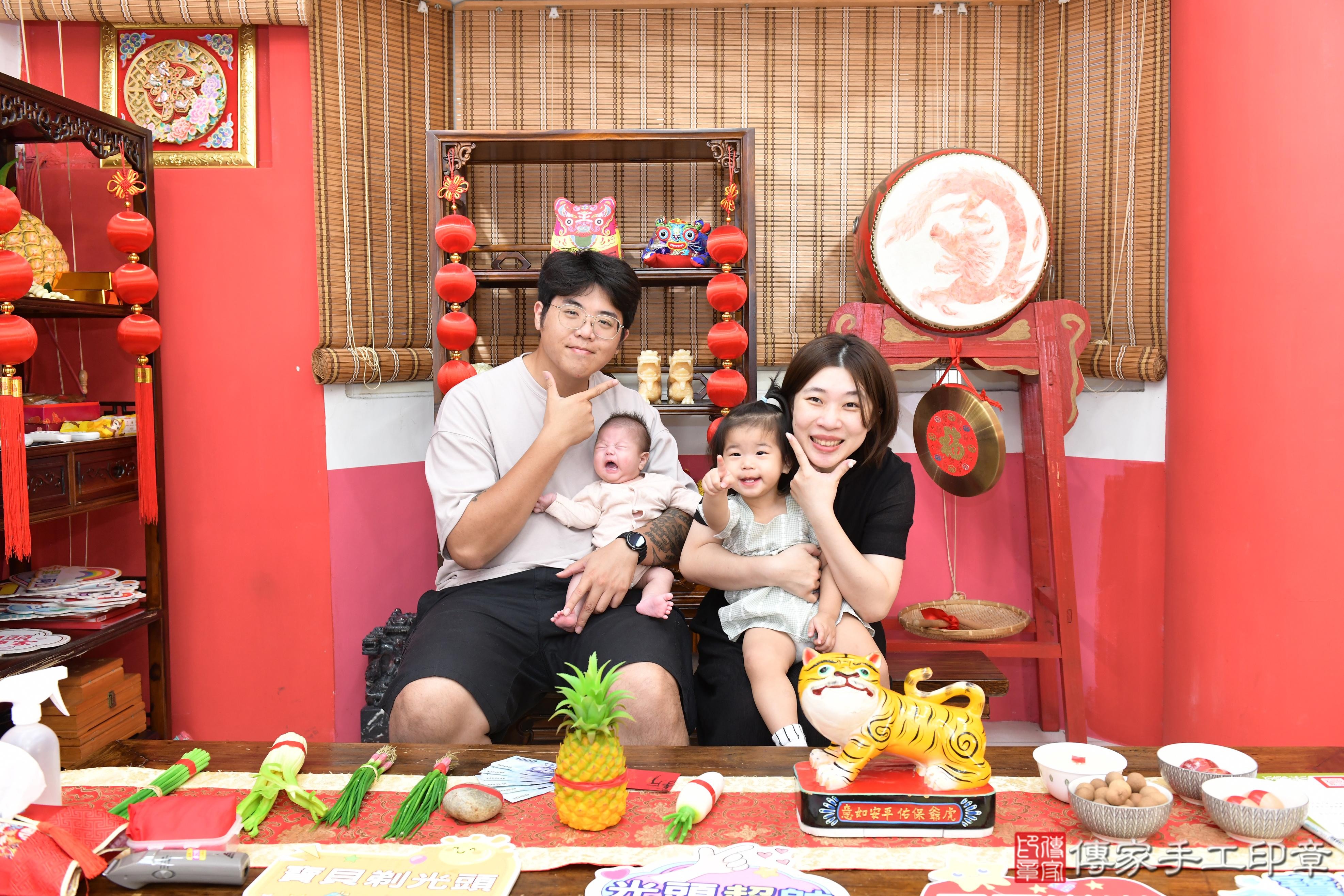 傳家手工印章高雄店、抓周、度脺、美式風會場、傳家嬰兒古禮、吉祥話、抓周道具物品24種、拍照。抓周證書。寶寶抓周、滿周歲、生日快樂、祝福