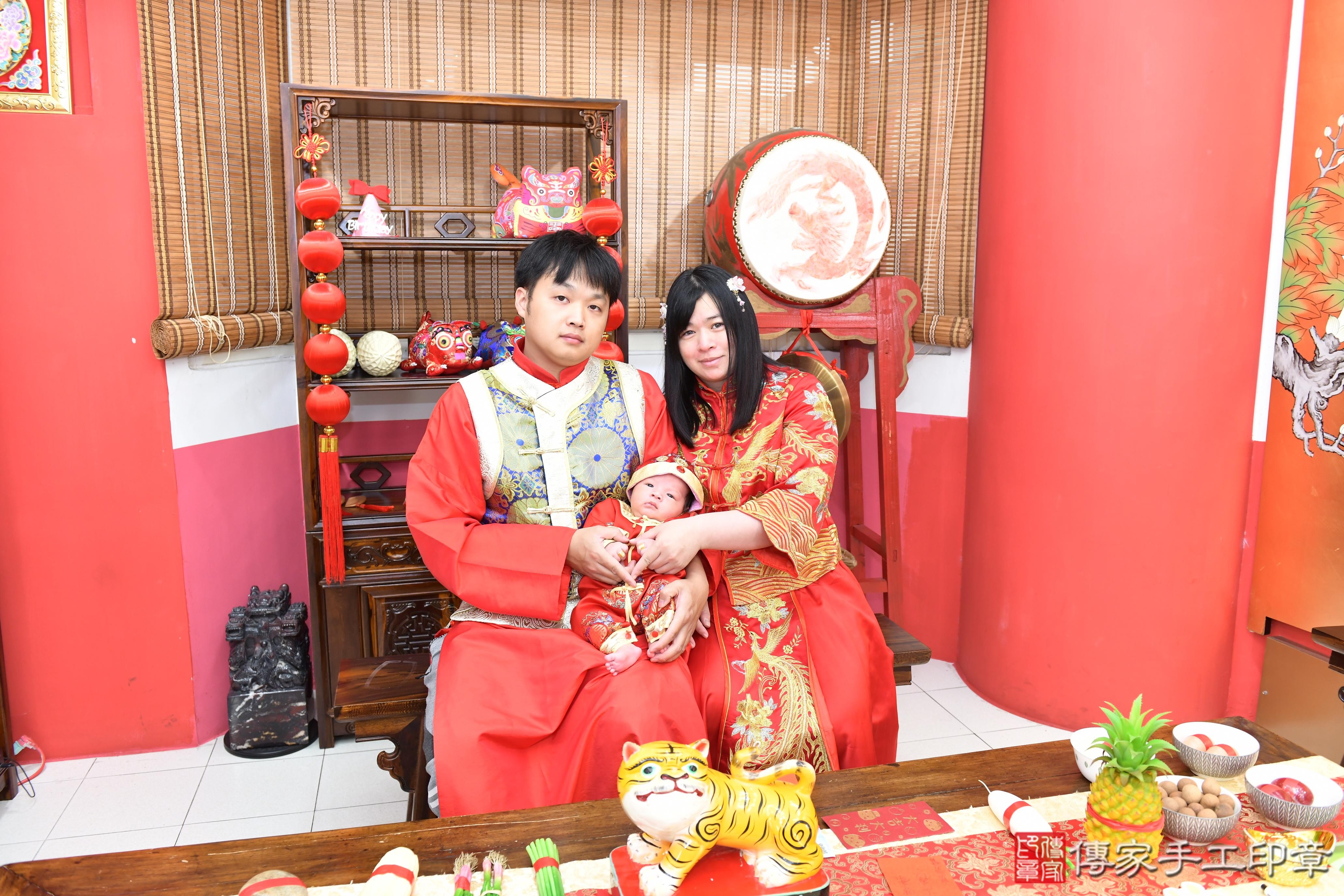 傳家手工印章高雄店、抓周、度脺、美式風會場、傳家嬰兒古禮、吉祥話、抓周道具物品24種、拍照。抓周證書。寶寶抓周、滿周歲、生日快樂、祝福 傳家手工印章高雄店、抓周、度脺、美式風會場、傳家嬰兒古禮、吉祥話、抓周道具物品24種、拍照。抓周證書。寶寶抓周、滿周歲、生日快樂、祝福