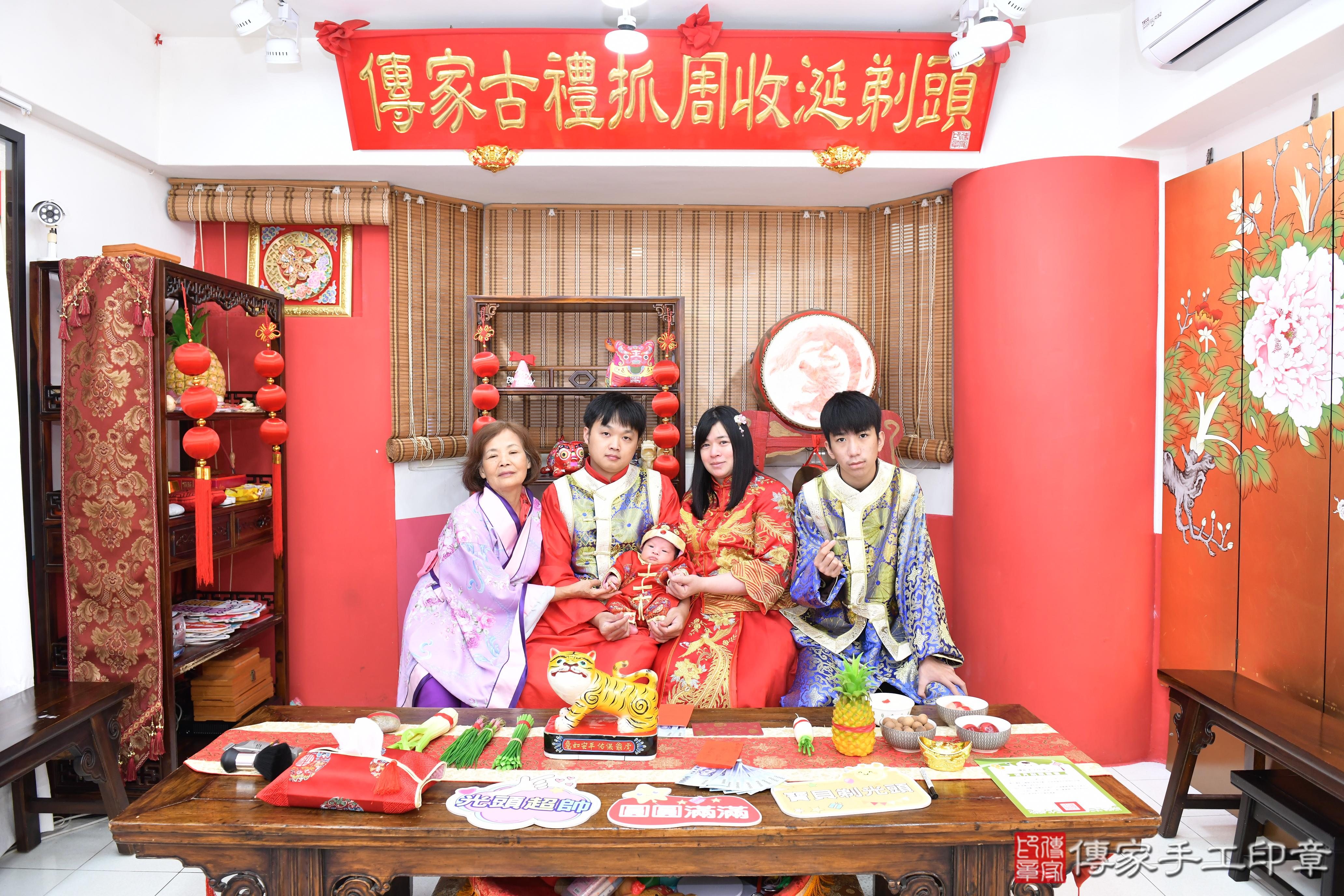 傳家手工印章高雄店、抓周、度脺、美式風會場、傳家嬰兒古禮、吉祥話、抓周道具物品24種、拍照。抓周證書。寶寶抓周、滿周歲、生日快樂、祝福 傳家手工印章高雄店、抓周、度脺、美式風會場、傳家嬰兒古禮、吉祥話、抓周道具物品24種、拍照。抓周證書。寶寶抓周、滿周歲、生日快樂、祝福
