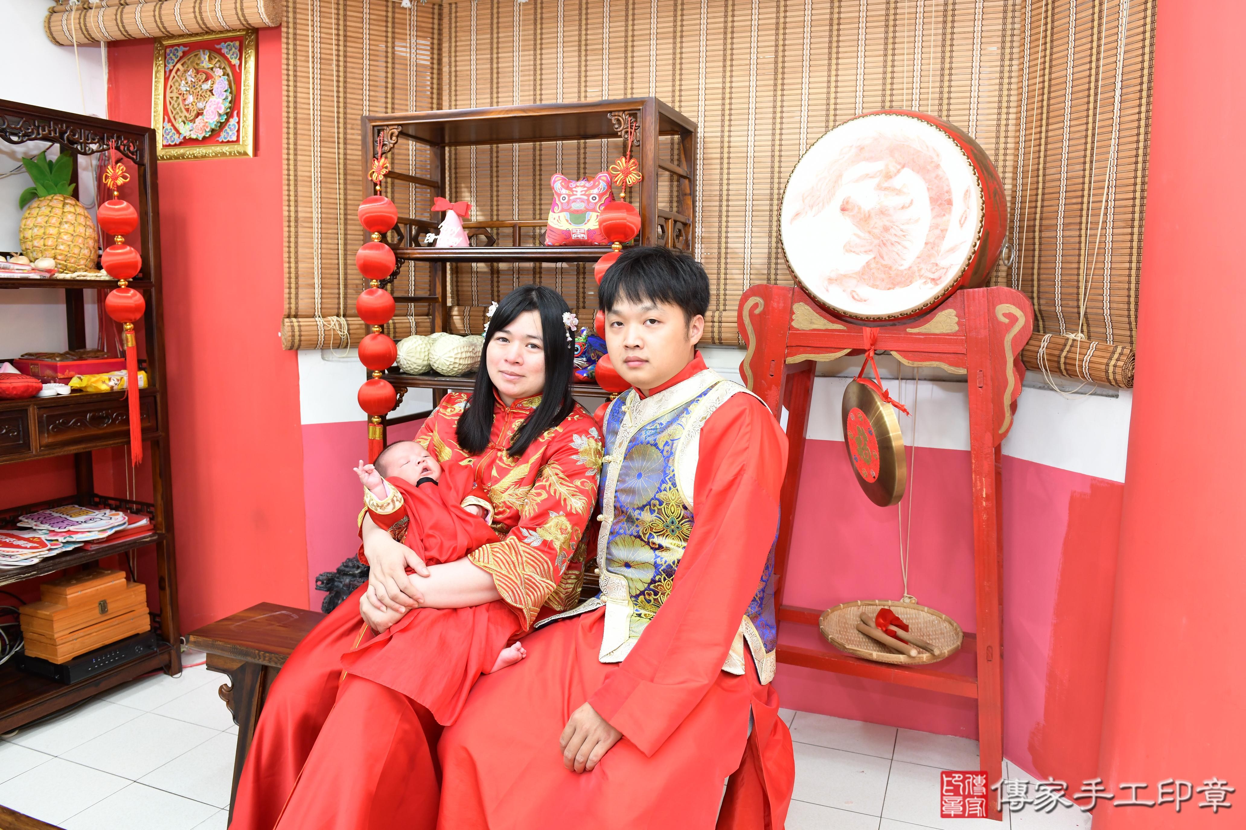 傳家手工印章高雄店、抓周、度脺、美式風會場、傳家嬰兒古禮、吉祥話、抓周道具物品24種、拍照。抓周證書。寶寶抓周、滿周歲、生日快樂、祝福 傳家手工印章高雄店、抓周、度脺、美式風會場、傳家嬰兒古禮、吉祥話、抓周道具物品24種、拍照。抓周證書。寶寶抓周、滿周歲、生日快樂、祝福