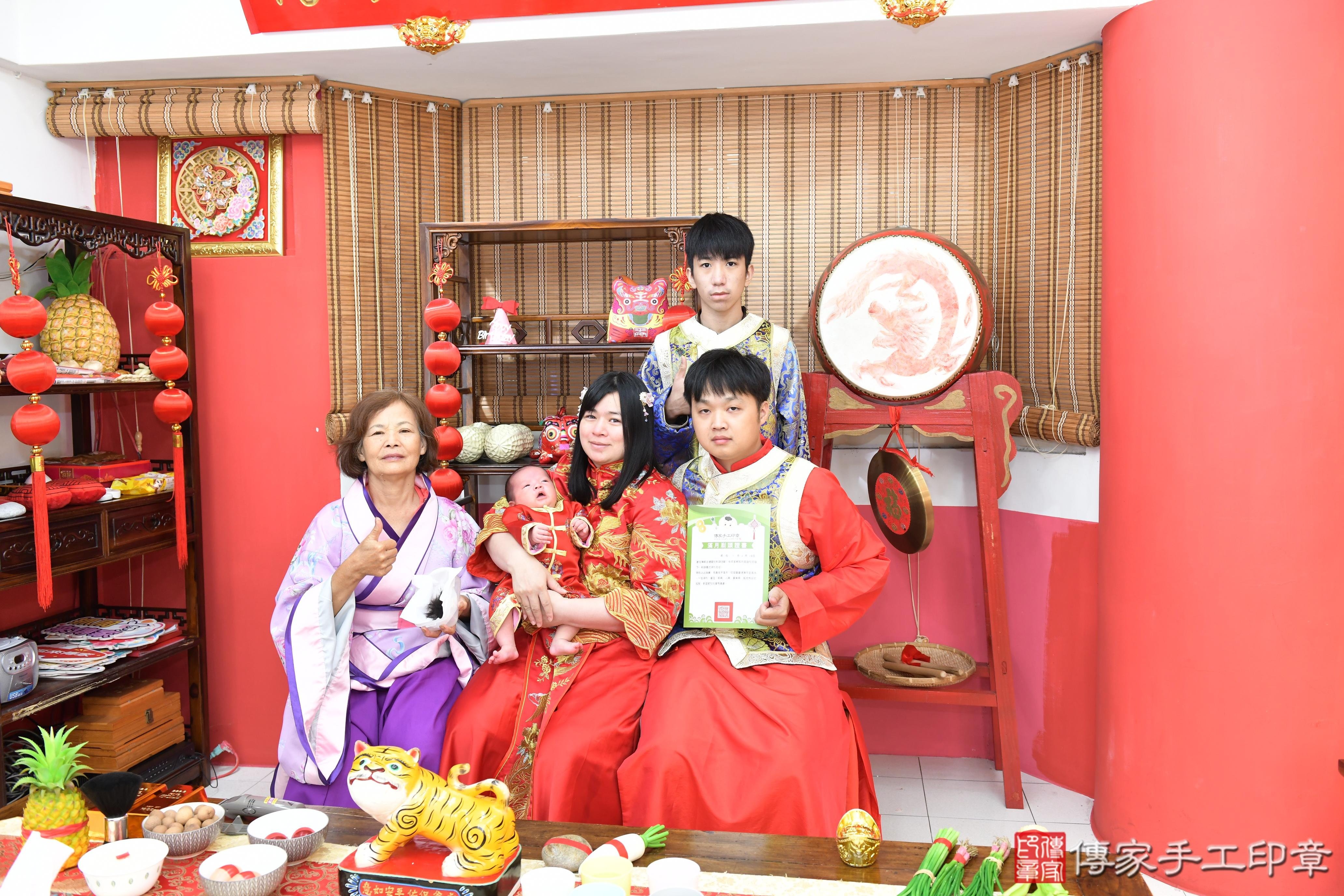 傳家手工印章高雄店、抓周、度脺、美式風會場、傳家嬰兒古禮、吉祥話、抓周道具物品24種、拍照。抓周證書。寶寶抓周、滿周歲、生日快樂、祝福 傳家手工印章高雄店、抓周、度脺、美式風會場、傳家嬰兒古禮、吉祥話、抓周道具物品24種、拍照。抓周證書。寶寶抓周、滿周歲、生日快樂、祝福