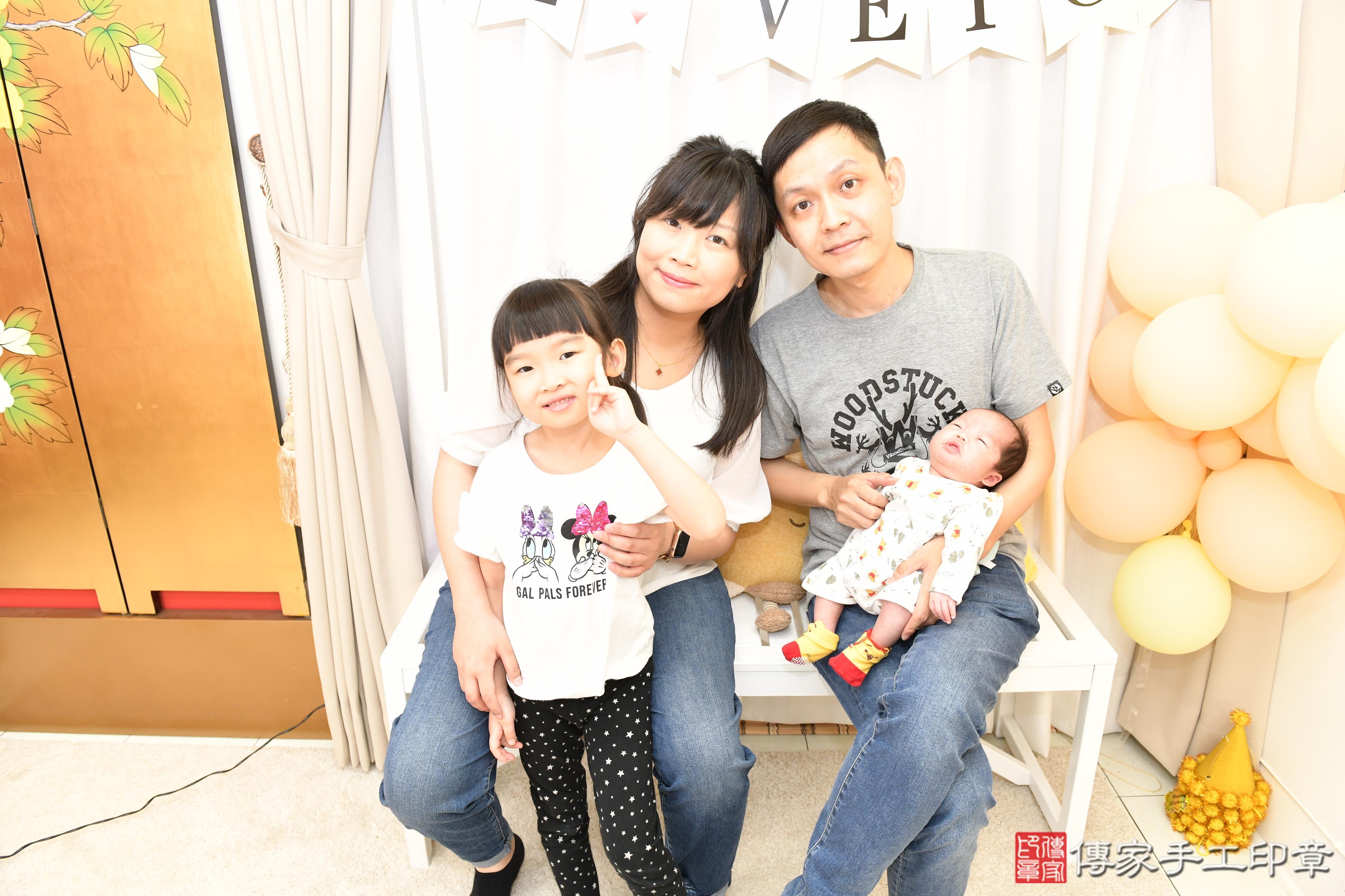 傳家手工印章高雄店、抓周、度脺、美式風會場、傳家嬰兒古禮、吉祥話、抓周道具物品24種、拍照。抓周證書。寶寶抓周、滿周歲、生日快樂、祝福 傳家手工印章高雄店、抓周、度脺、美式風會場、傳家嬰兒古禮、吉祥話、抓周道具物品24種、拍照。抓周證書。寶寶抓周、滿周歲、生日快樂、祝福