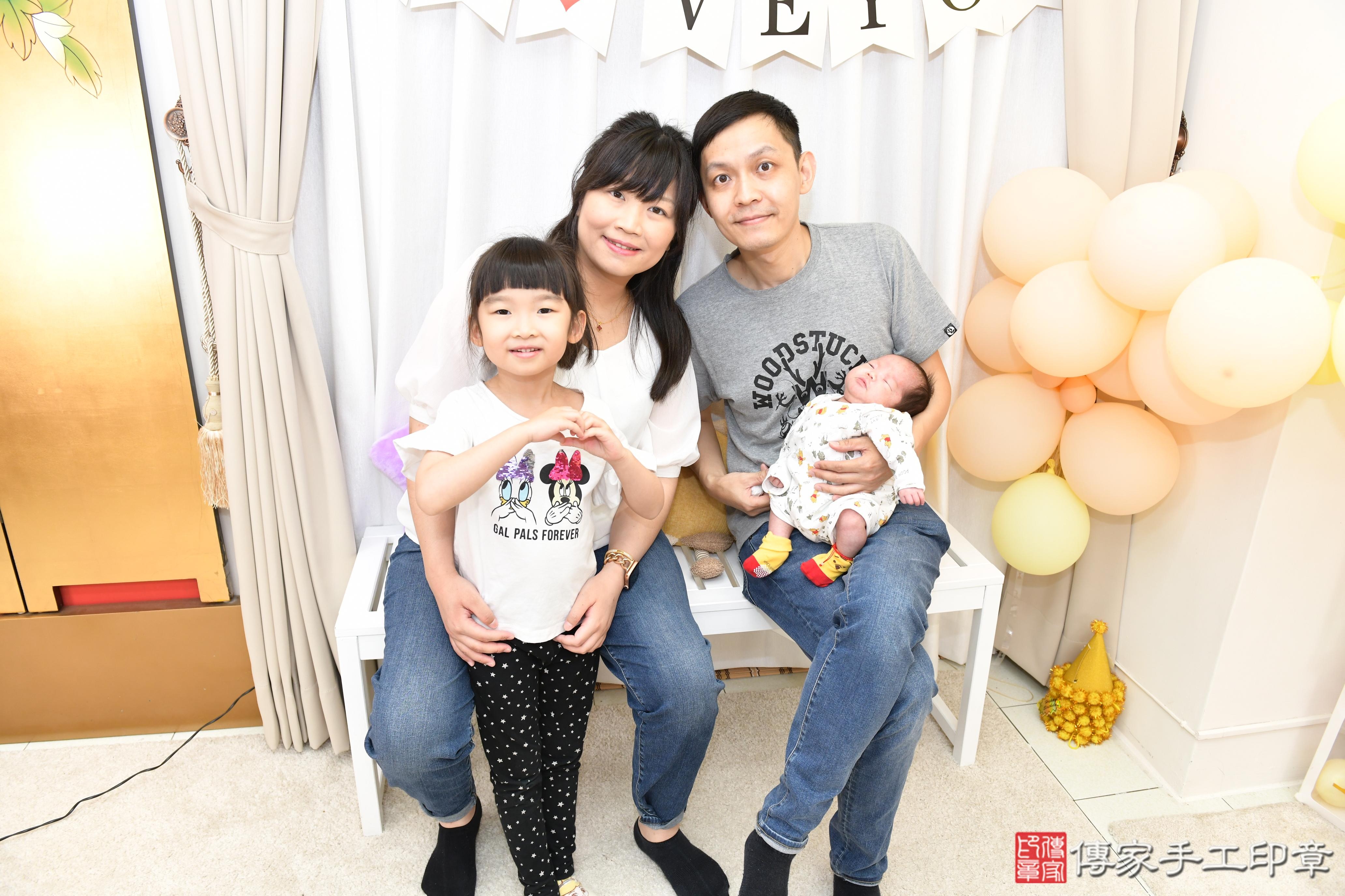 傳家手工印章高雄店、抓周、度脺、美式風會場、傳家嬰兒古禮、吉祥話、抓周道具物品24種、拍照。抓周證書。寶寶抓周、滿周歲、生日快樂、祝福 傳家手工印章高雄店、抓周、度脺、美式風會場、傳家嬰兒古禮、吉祥話、抓周道具物品24種、拍照。抓周證書。寶寶抓周、滿周歲、生日快樂、祝福