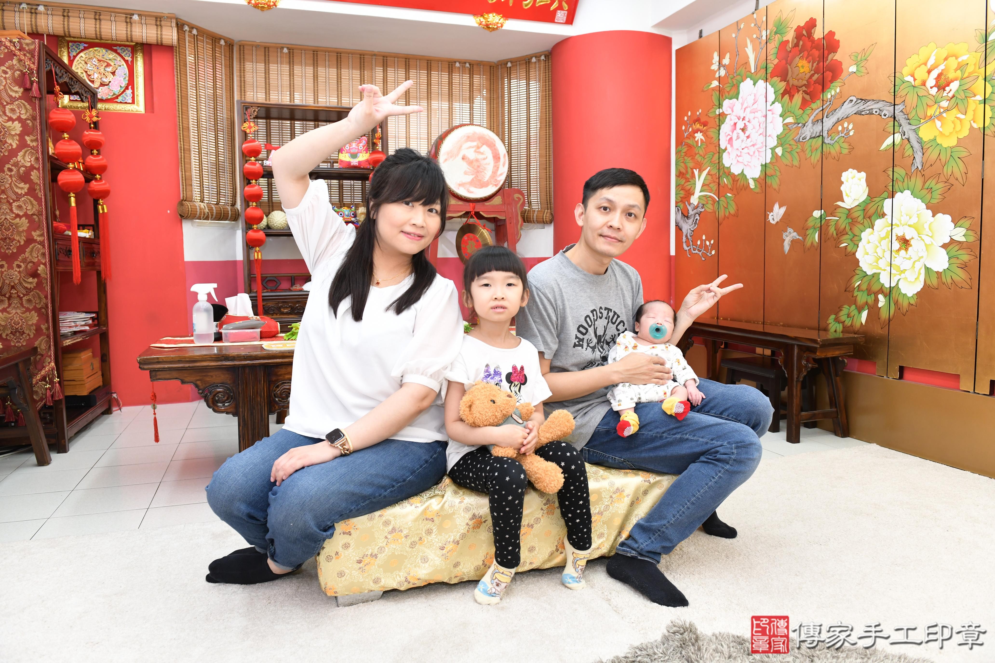 傳家手工印章高雄店、抓周、度脺、美式風會場、傳家嬰兒古禮、吉祥話、抓周道具物品24種、拍照。抓周證書。寶寶抓周、滿周歲、生日快樂、祝福 傳家手工印章高雄店、抓周、度脺、美式風會場、傳家嬰兒古禮、吉祥話、抓周道具物品24種、拍照。抓周證書。寶寶抓周、滿周歲、生日快樂、祝福