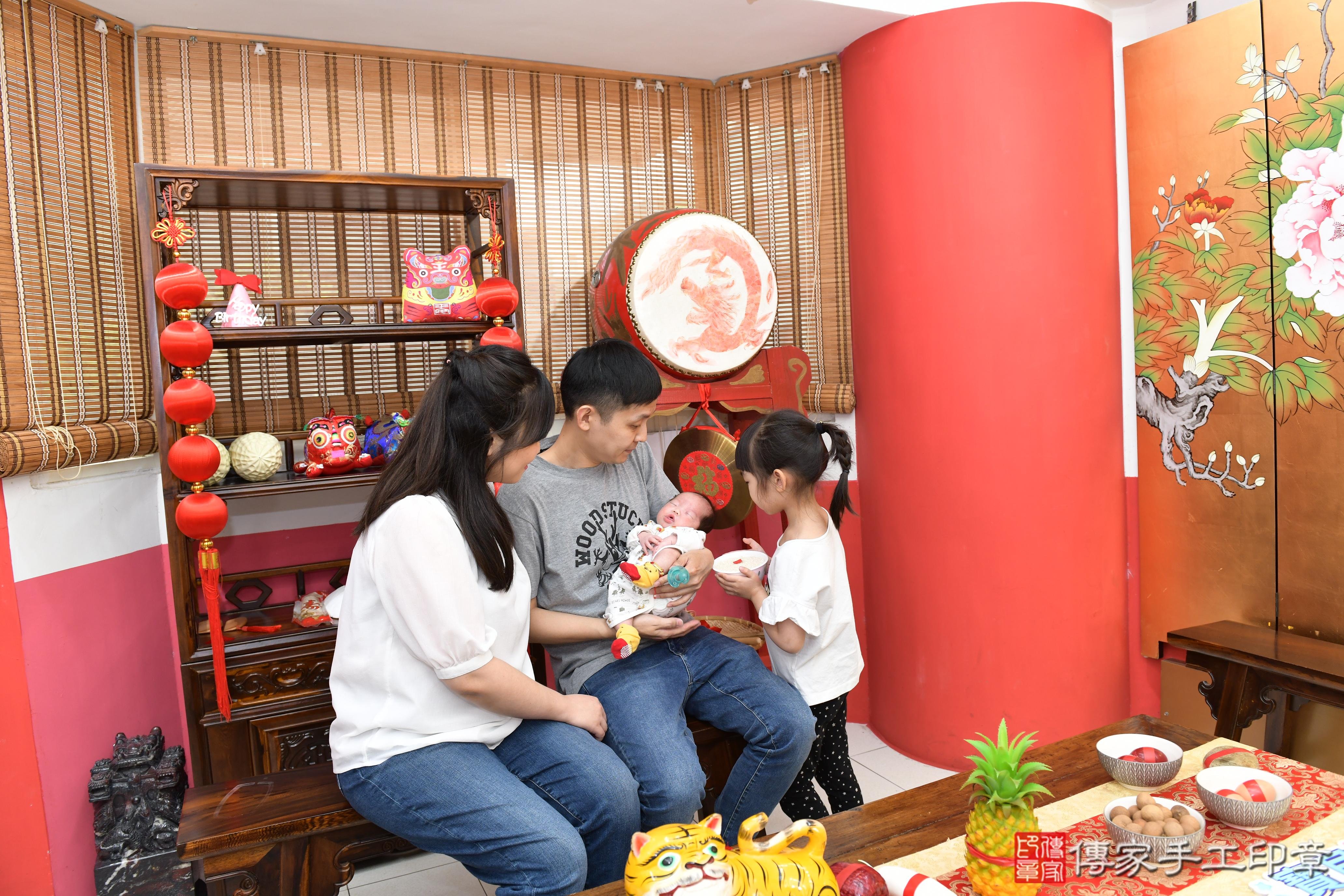傳家手工印章高雄店、抓周、度脺、美式風會場、傳家嬰兒古禮、吉祥話、抓周道具物品24種、拍照。抓周證書。寶寶抓周、滿周歲、生日快樂、祝福 傳家手工印章高雄店、抓周、度脺、美式風會場、傳家嬰兒古禮、吉祥話、抓周道具物品24種、拍照。抓周證書。寶寶抓周、滿周歲、生日快樂、祝福