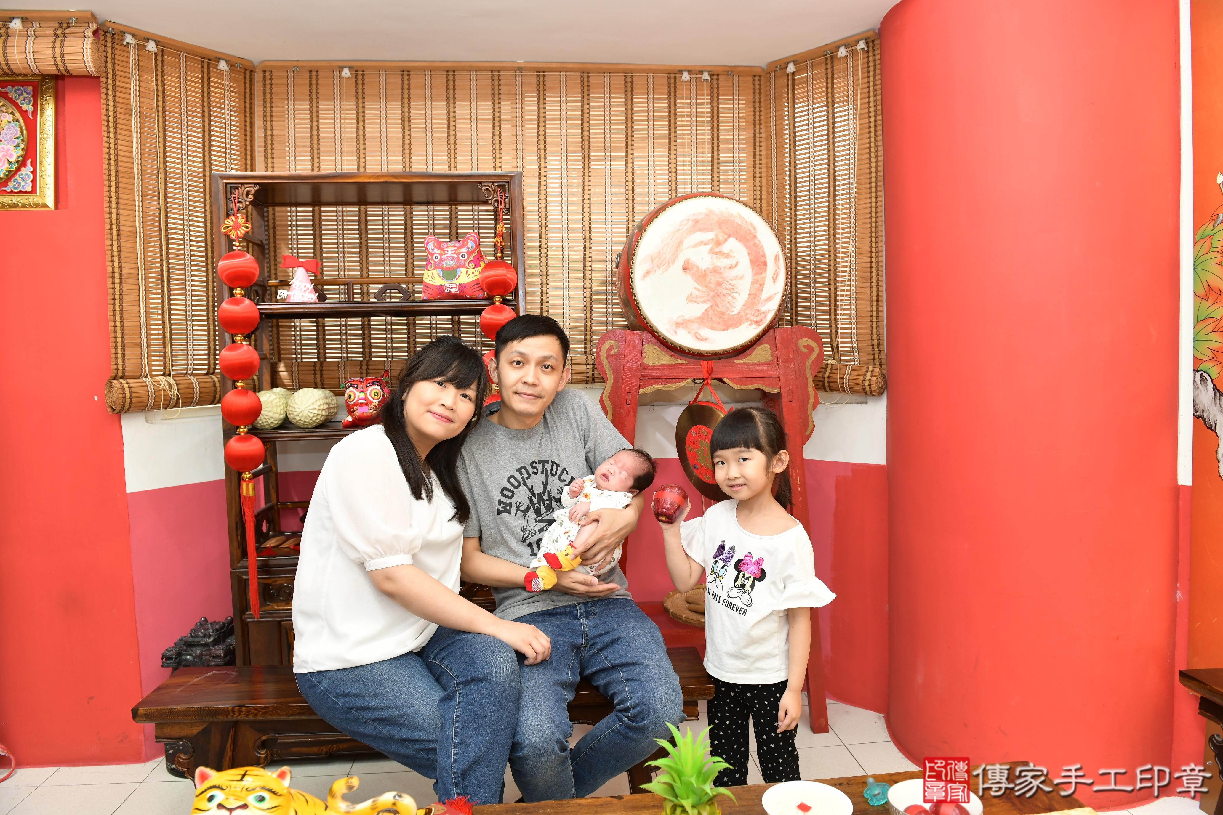 傳家手工印章高雄店、抓周、度脺、美式風會場、傳家嬰兒古禮、吉祥話、抓周道具物品24種、拍照。抓周證書。寶寶抓周、滿周歲、生日快樂、祝福 傳家手工印章高雄店、抓周、度脺、美式風會場、傳家嬰兒古禮、吉祥話、抓周道具物品24種、拍照。抓周證書。寶寶抓周、滿周歲、生日快樂、祝福