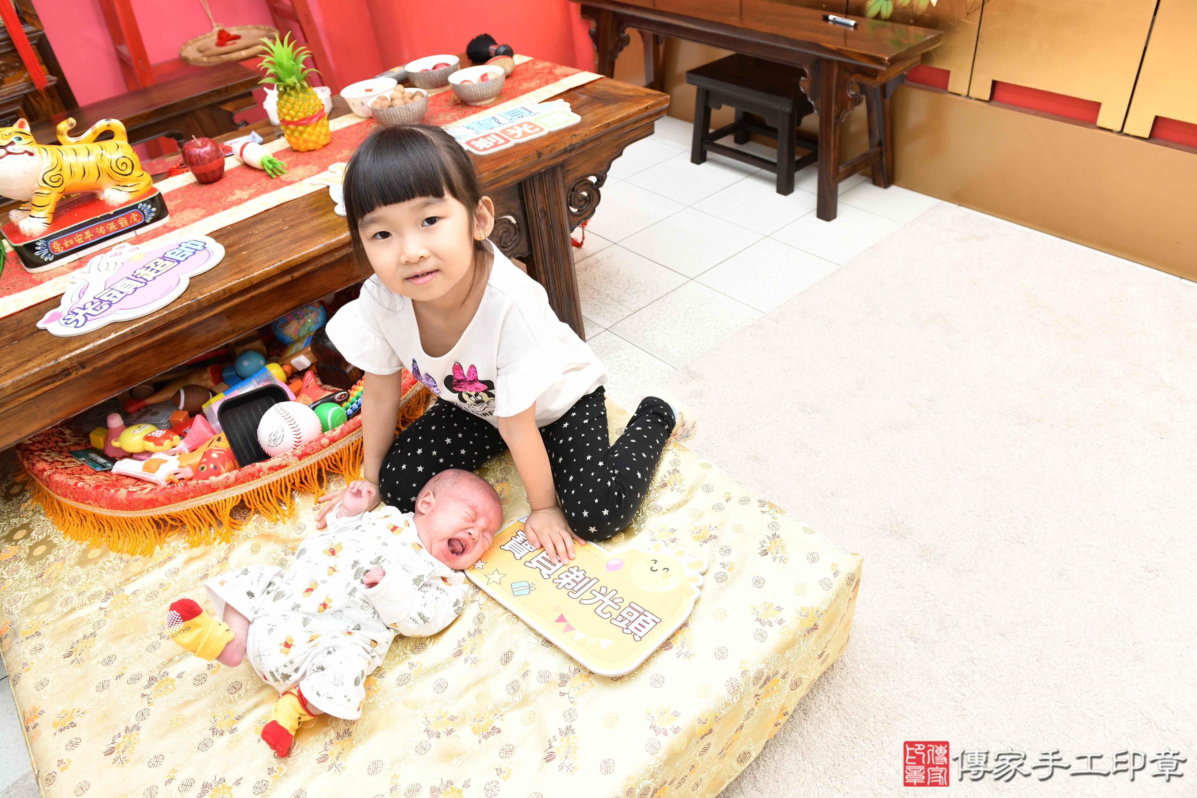 傳家手工印章高雄店、抓周、度脺、美式風會場、傳家嬰兒古禮、吉祥話、抓周道具物品24種、拍照。抓周證書。寶寶抓周、滿周歲、生日快樂、祝福 傳家手工印章高雄店、抓周、度脺、美式風會場、傳家嬰兒古禮、吉祥話、抓周道具物品24種、拍照。抓周證書。寶寶抓周、滿周歲、生日快樂、祝福