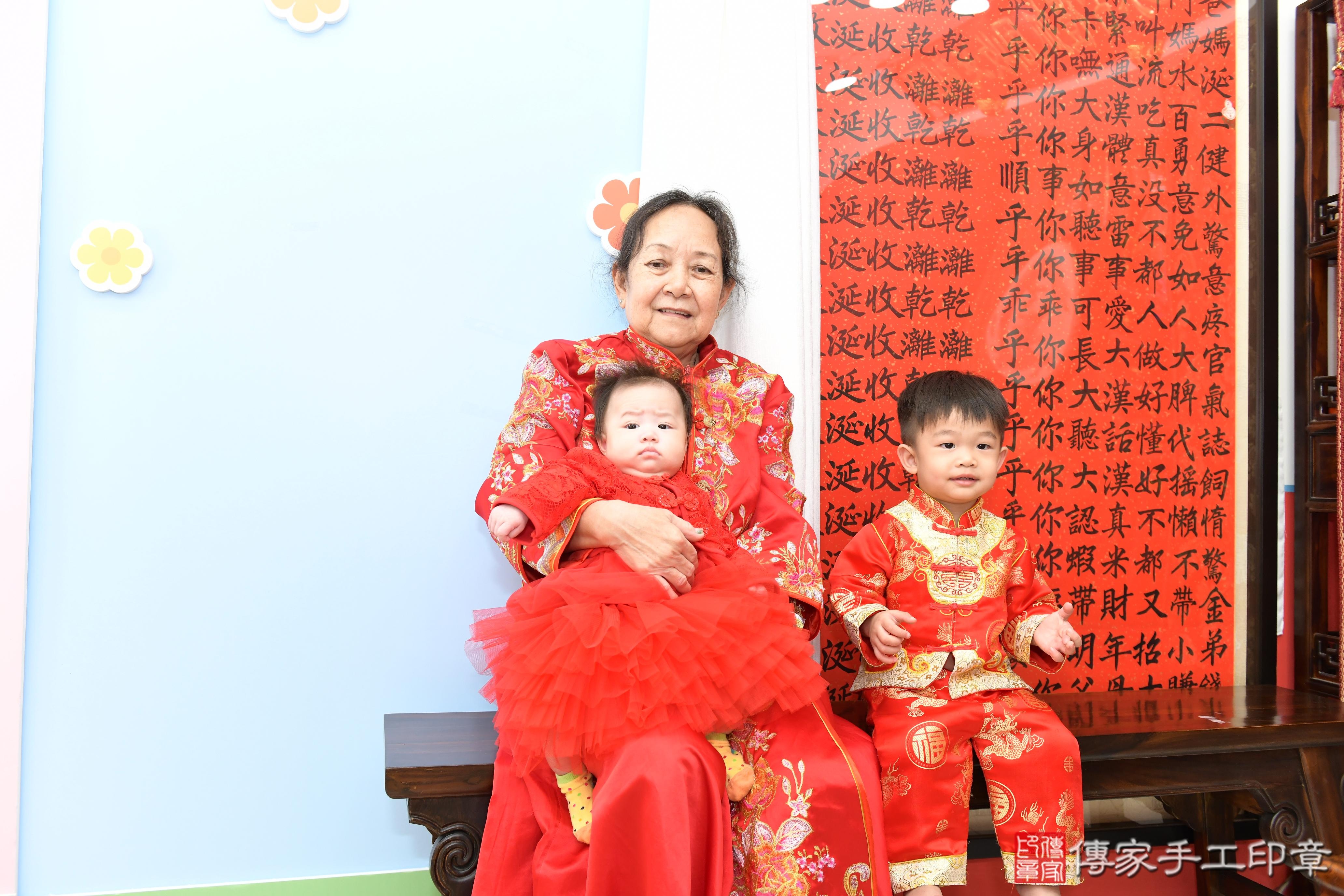 傳家手工印章高雄店、抓周、度脺、美式風會場、傳家嬰兒古禮、吉祥話、抓周道具物品24種、拍照。抓周證書。寶寶抓周、滿周歲、生日快樂、祝福 傳家手工印章高雄店、抓周、度脺、美式風會場、傳家嬰兒古禮、吉祥話、抓周道具物品24種、拍照。抓周證書。寶寶抓周、滿周歲、生日快樂、祝福