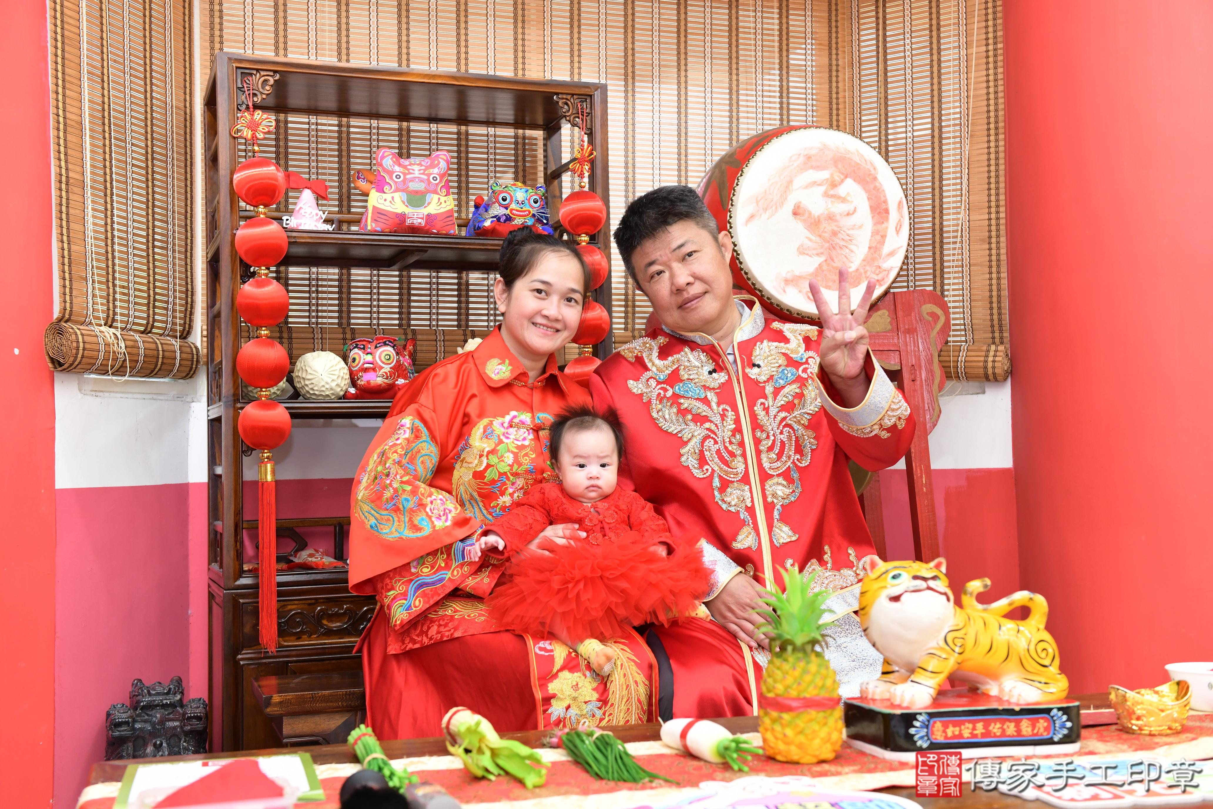 傳家手工印章高雄店、抓周、度脺、美式風會場、傳家嬰兒古禮、吉祥話、抓周道具物品24種、拍照。抓周證書。寶寶抓周、滿周歲、生日快樂、祝福 傳家手工印章高雄店、抓周、度脺、美式風會場、傳家嬰兒古禮、吉祥話、抓周道具物品24種、拍照。抓周證書。寶寶抓周、滿周歲、生日快樂、祝福