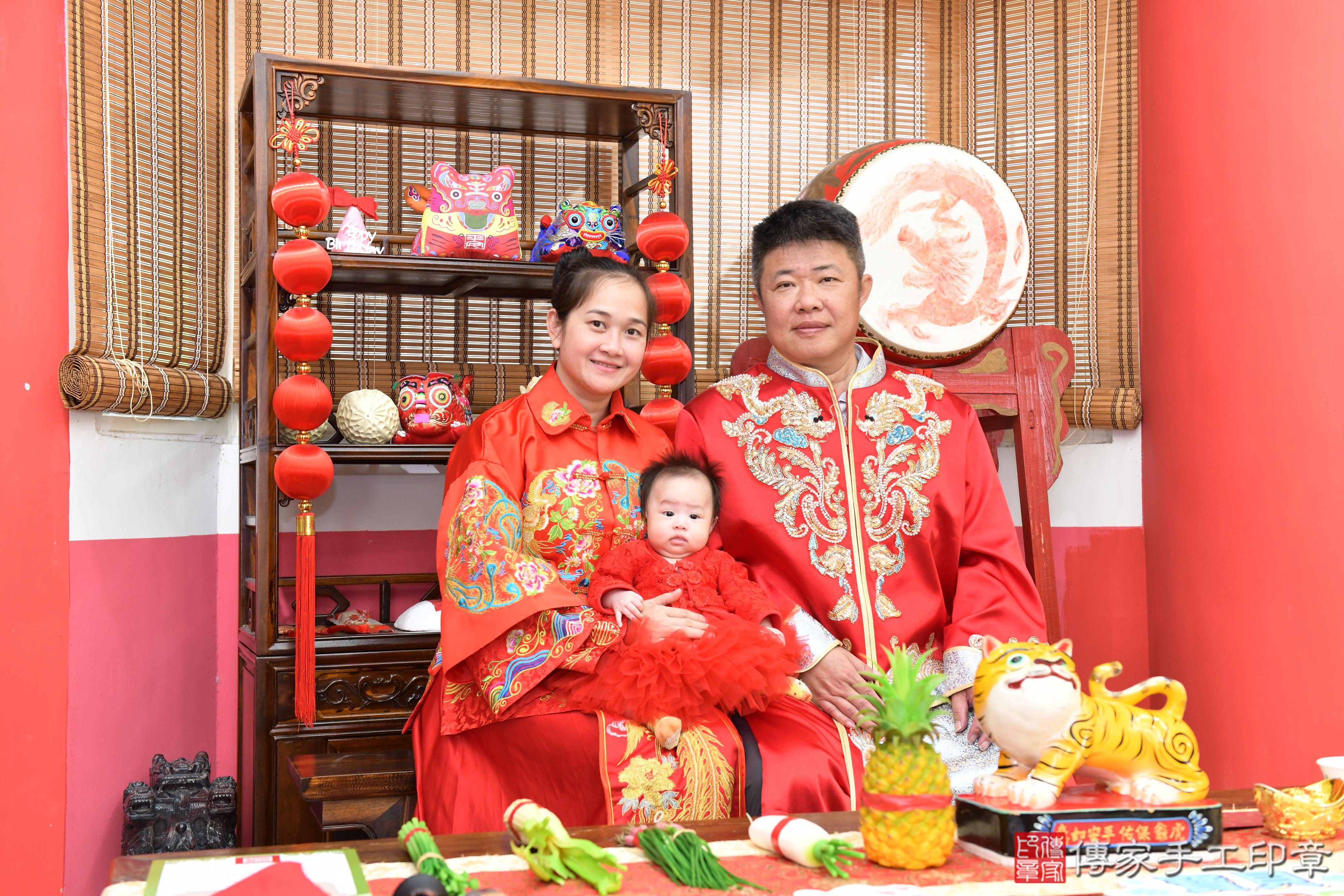 傳家手工印章高雄店、抓周、度脺、美式風會場、傳家嬰兒古禮、吉祥話、抓周道具物品24種、拍照。抓周證書。寶寶抓周、滿周歲、生日快樂、祝福 傳家手工印章高雄店、抓周、度脺、美式風會場、傳家嬰兒古禮、吉祥話、抓周道具物品24種、拍照。抓周證書。寶寶抓周、滿周歲、生日快樂、祝福