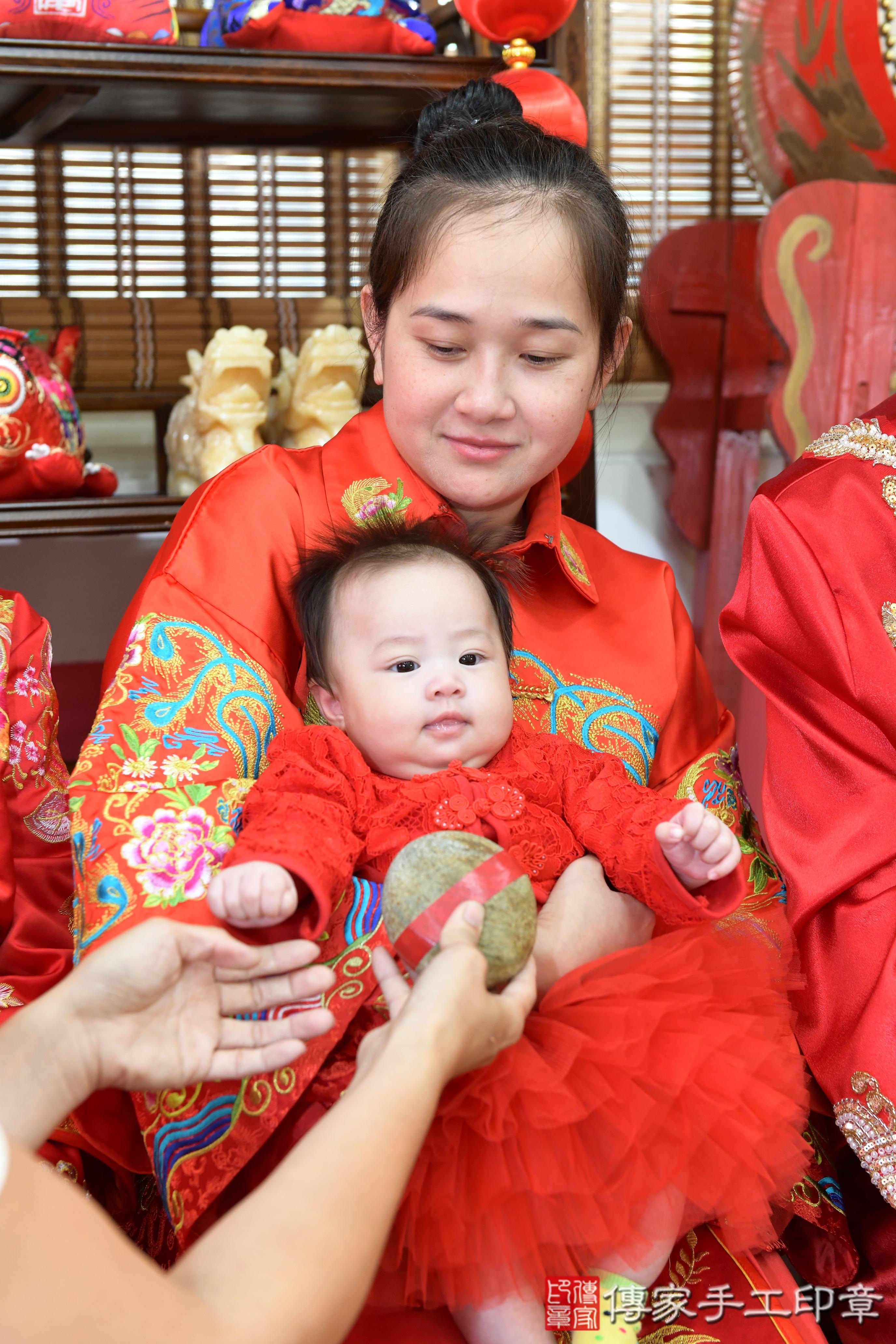 傳家手工印章高雄店、抓周、度脺、美式風會場、傳家嬰兒古禮、吉祥話、抓周道具物品24種、拍照。抓周證書。寶寶抓周、滿周歲、生日快樂、祝福 傳家手工印章高雄店、抓周、度脺、美式風會場、傳家嬰兒古禮、吉祥話、抓周道具物品24種、拍照。抓周證書。寶寶抓周、滿周歲、生日快樂、祝福