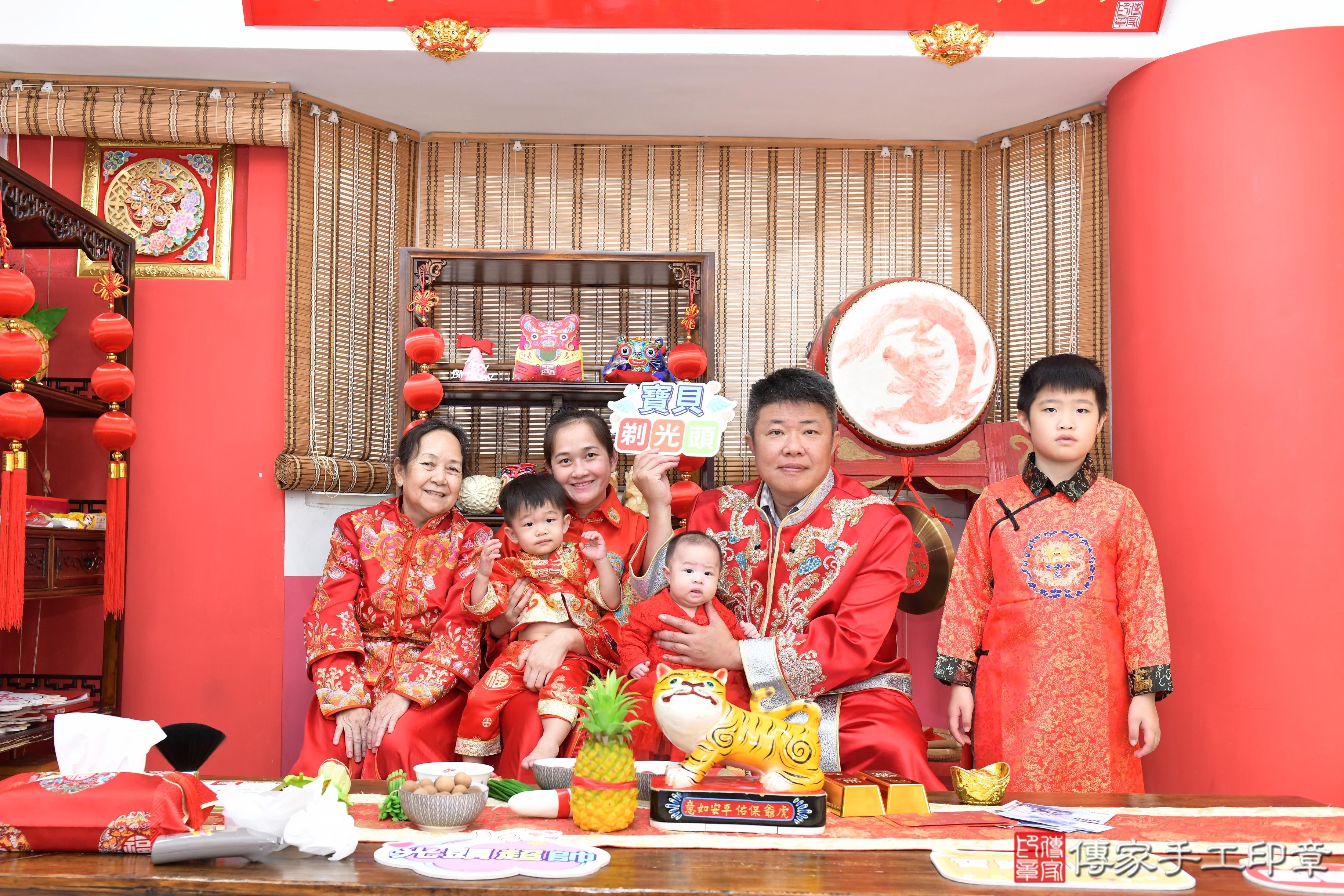 傳家手工印章高雄店、抓周、度脺、美式風會場、傳家嬰兒古禮、吉祥話、抓周道具物品24種、拍照。抓周證書。寶寶抓周、滿周歲、生日快樂、祝福 傳家手工印章高雄店、抓周、度脺、美式風會場、傳家嬰兒古禮、吉祥話、抓周道具物品24種、拍照。抓周證書。寶寶抓周、滿周歲、生日快樂、祝福
