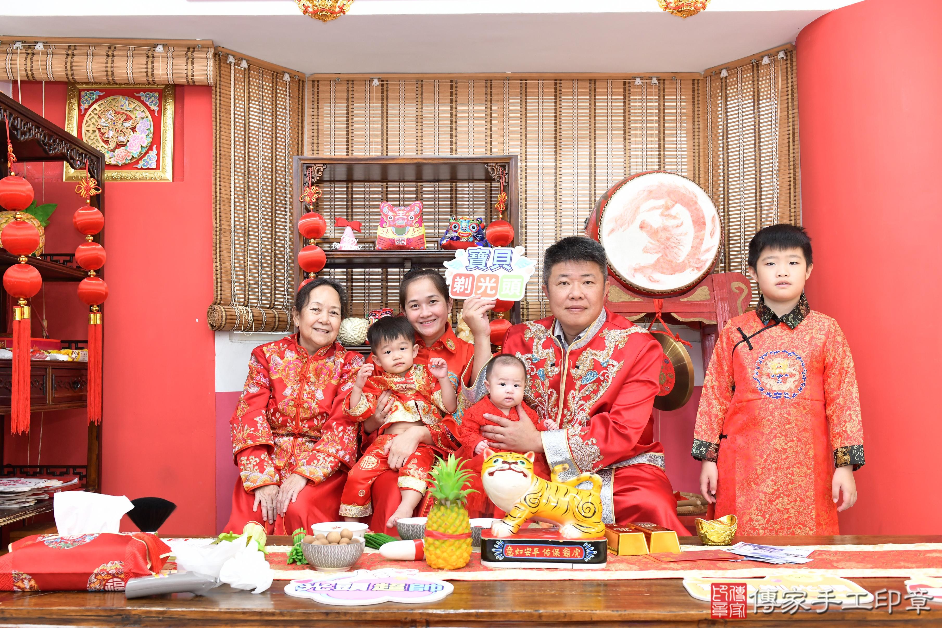 傳家手工印章高雄店、抓周、度脺、美式風會場、傳家嬰兒古禮、吉祥話、抓周道具物品24種、拍照。抓周證書。寶寶抓周、滿周歲、生日快樂、祝福 傳家手工印章高雄店、抓周、度脺、美式風會場、傳家嬰兒古禮、吉祥話、抓周道具物品24種、拍照。抓周證書。寶寶抓周、滿周歲、生日快樂、祝福