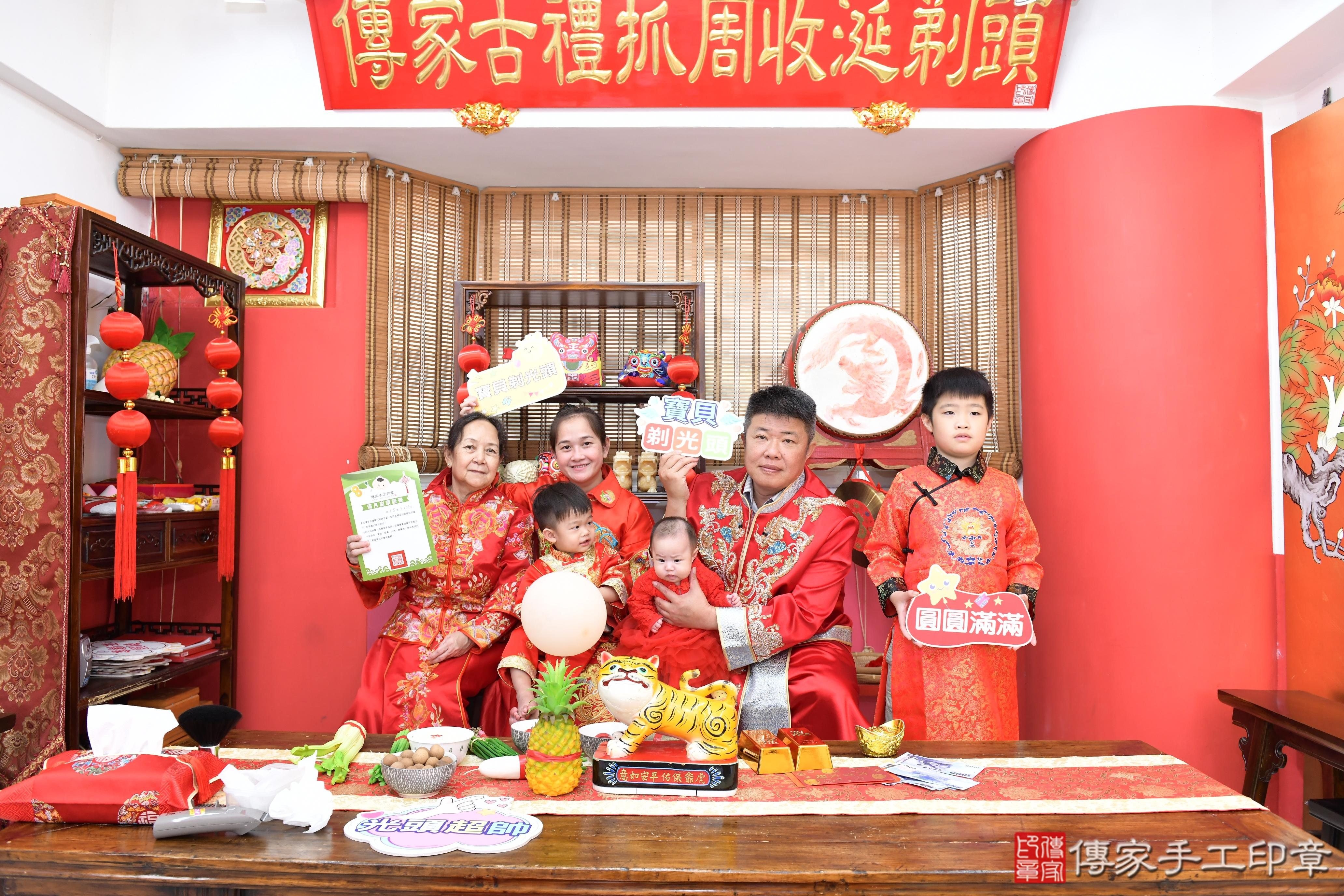 傳家手工印章高雄店、抓周、度脺、美式風會場、傳家嬰兒古禮、吉祥話、抓周道具物品24種、拍照。抓周證書。寶寶抓周、滿周歲、生日快樂、祝福 傳家手工印章高雄店、抓周、度脺、美式風會場、傳家嬰兒古禮、吉祥話、抓周道具物品24種、拍照。抓周證書。寶寶抓周、滿周歲、生日快樂、祝福