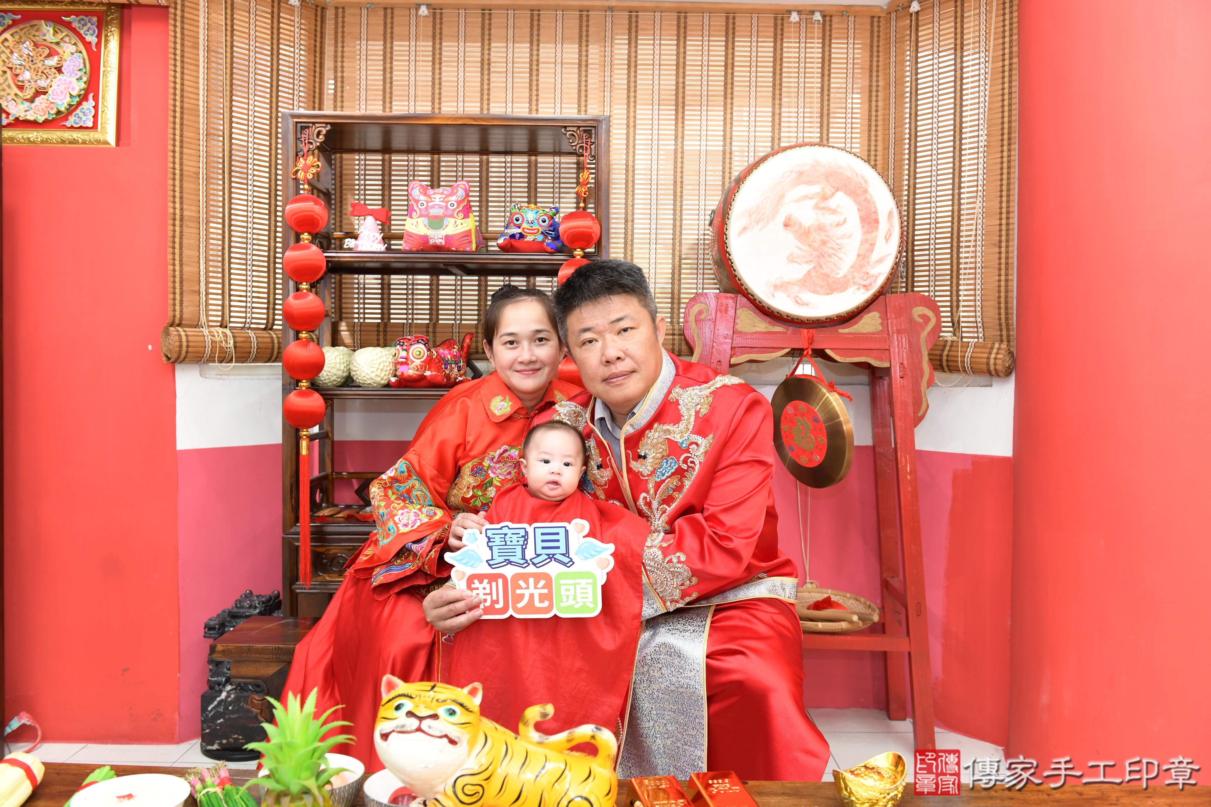 傳家手工印章高雄店、抓周、度脺、美式風會場、傳家嬰兒古禮、吉祥話、抓周道具物品24種、拍照。抓周證書。寶寶抓周、滿周歲、生日快樂、祝福