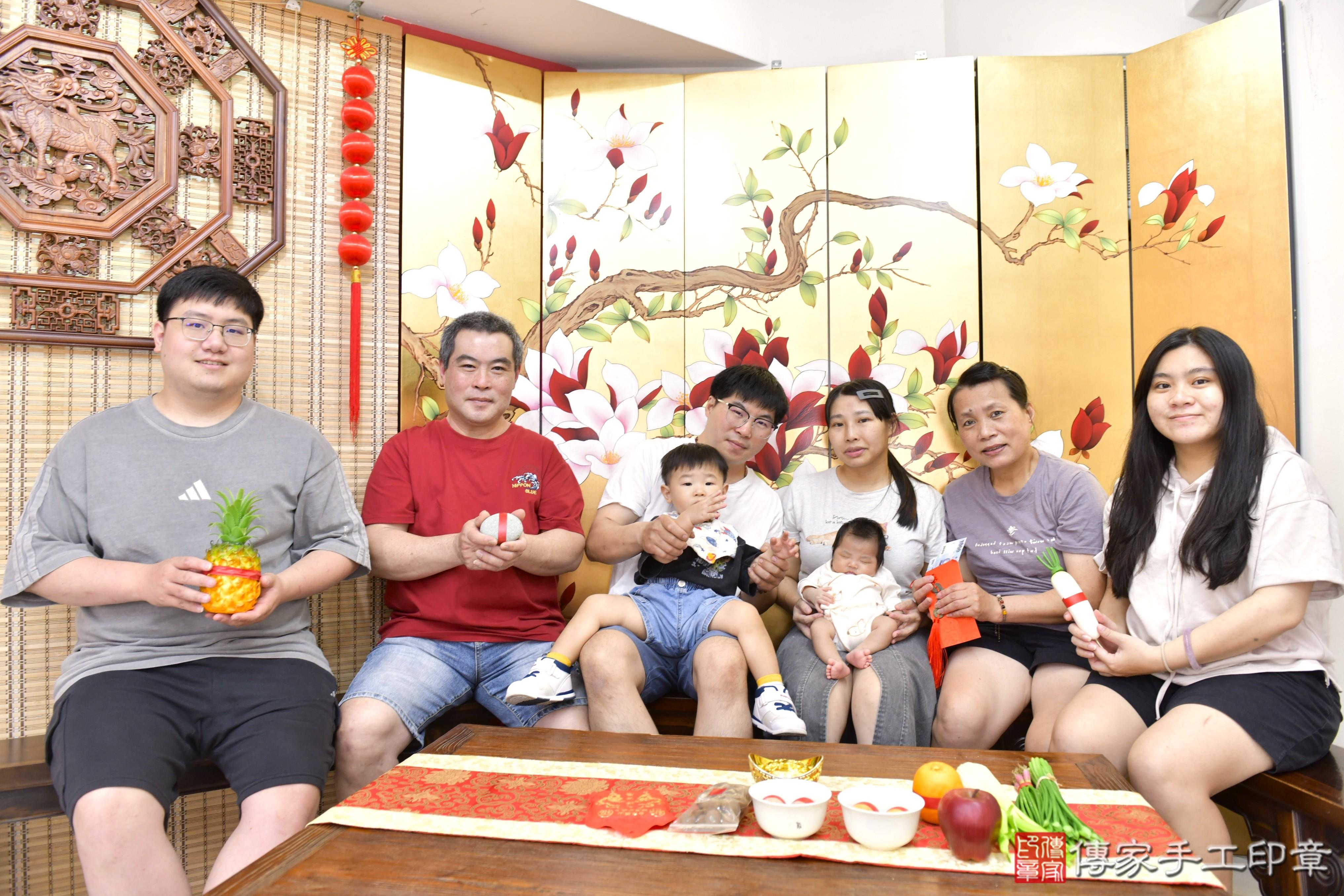 傳家手工印章新竹店、抓周、度脺、美式風會場、傳家嬰兒古禮、吉祥話、抓周道具物品24種、拍照。抓周證書。寶寶抓周、滿周歲、生日快樂、祝福 傳家手工印章新竹店、抓周、度脺、美式風會場、傳家嬰兒古禮、吉祥話、抓周道具物品24種、拍照。抓周證書。寶寶抓周、滿周歲、生日快樂、祝福