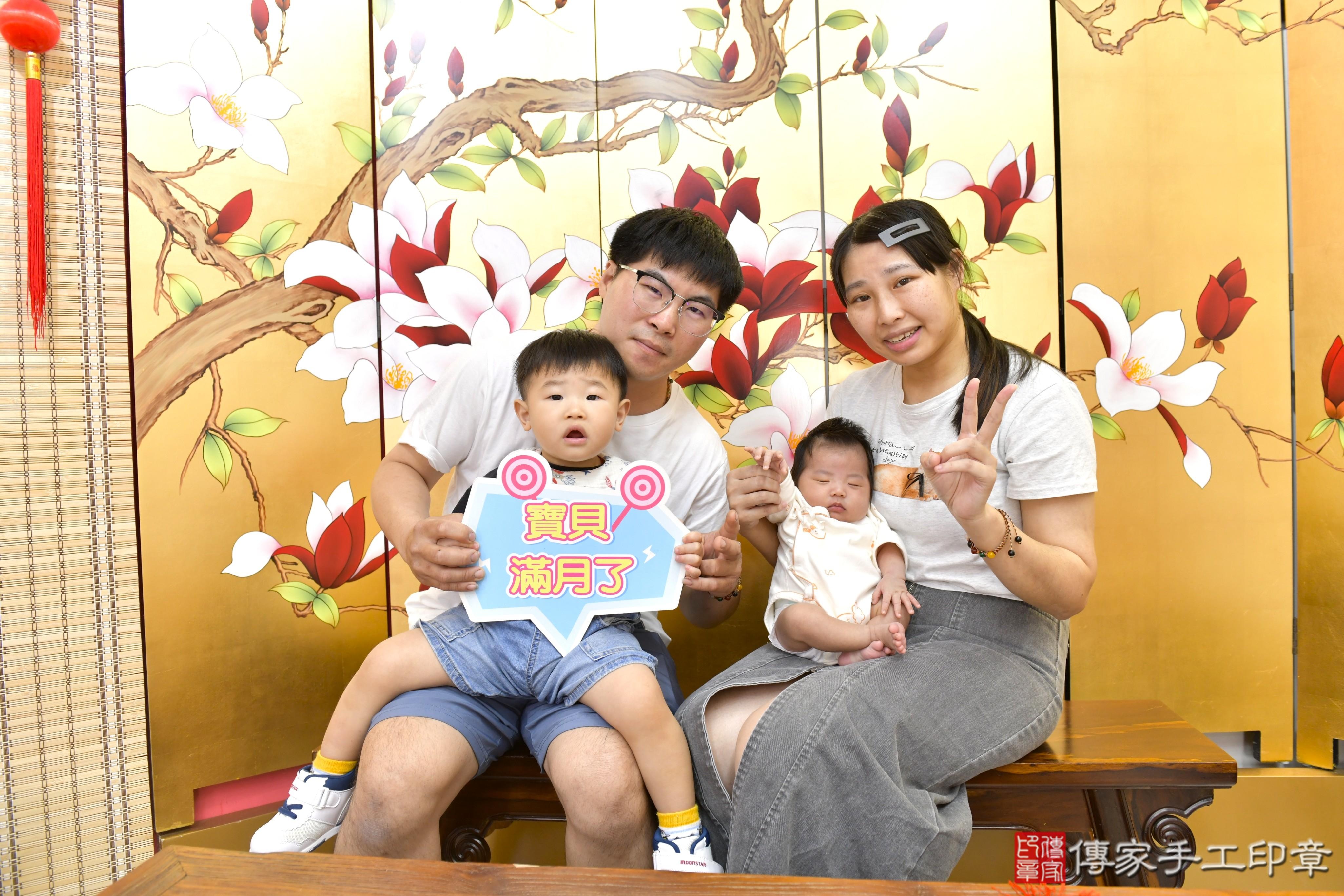傳家手工印章新竹店、抓周、度脺、美式風會場、傳家嬰兒古禮、吉祥話、抓周道具物品24種、拍照。抓周證書。寶寶抓周、滿周歲、生日快樂、祝福