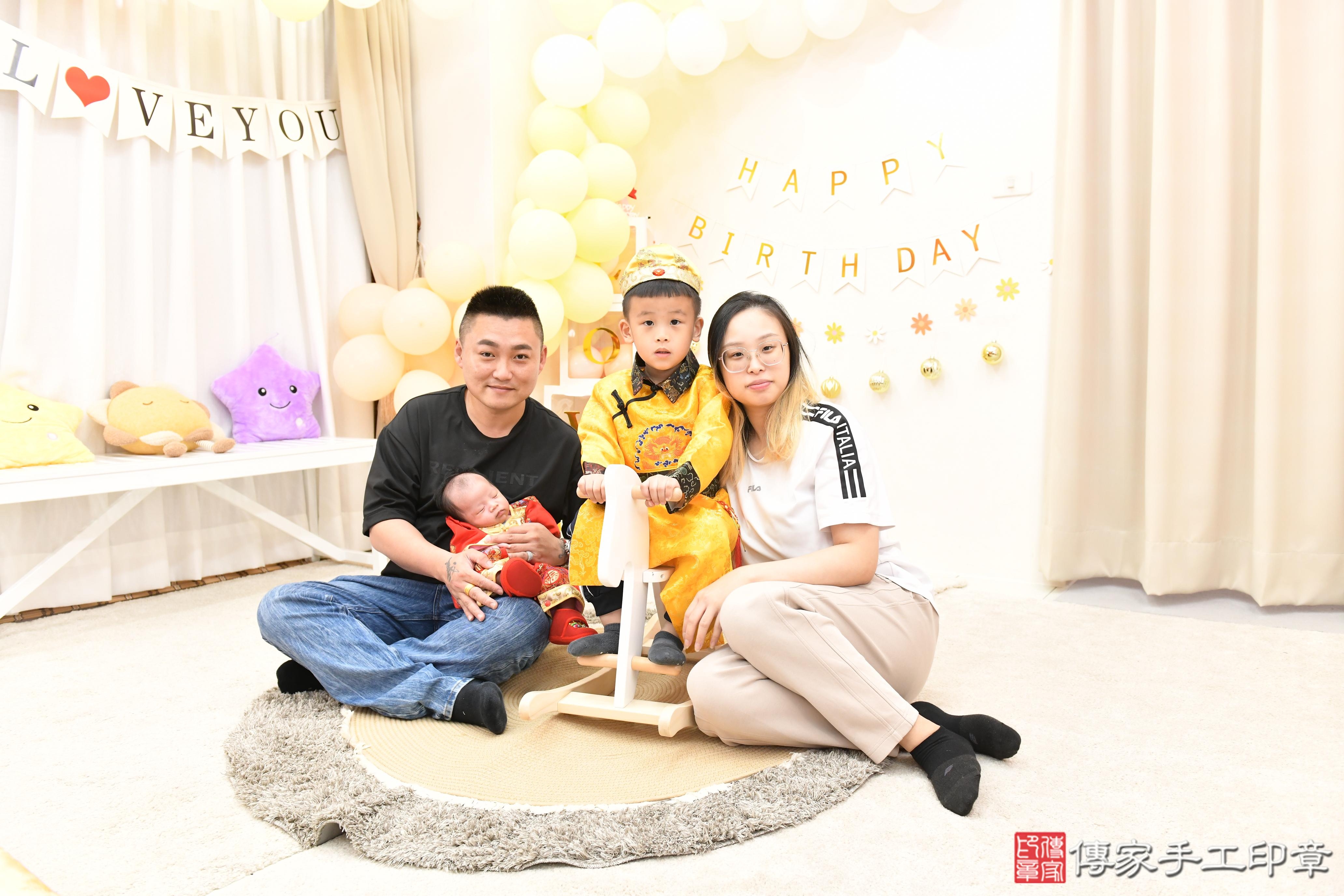 傳家手工印章高雄店、抓周、度脺、美式風會場、傳家嬰兒古禮、吉祥話、抓周道具物品24種、拍照。抓周證書。寶寶抓周、滿周歲、生日快樂、祝福
