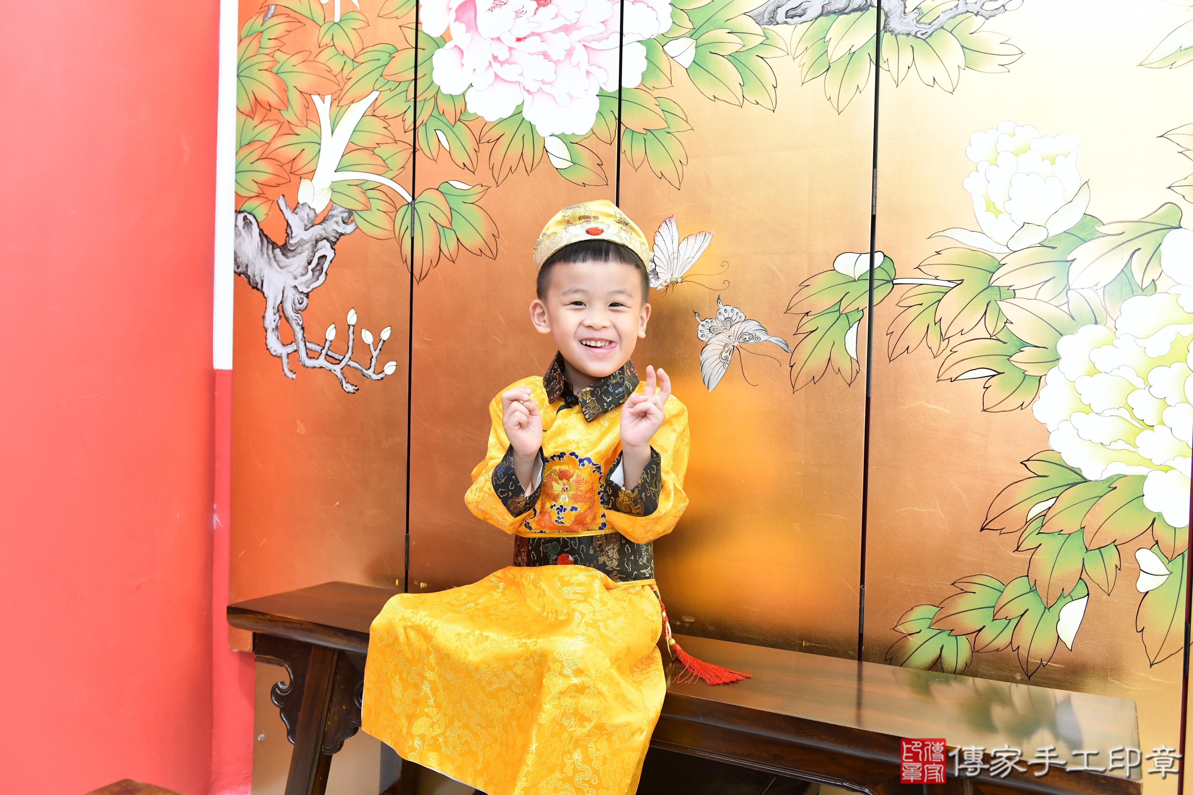 傳家手工印章高雄店、抓周、度脺、美式風會場、傳家嬰兒古禮、吉祥話、抓周道具物品24種、拍照。抓周證書。寶寶抓周、滿周歲、生日快樂、祝福
