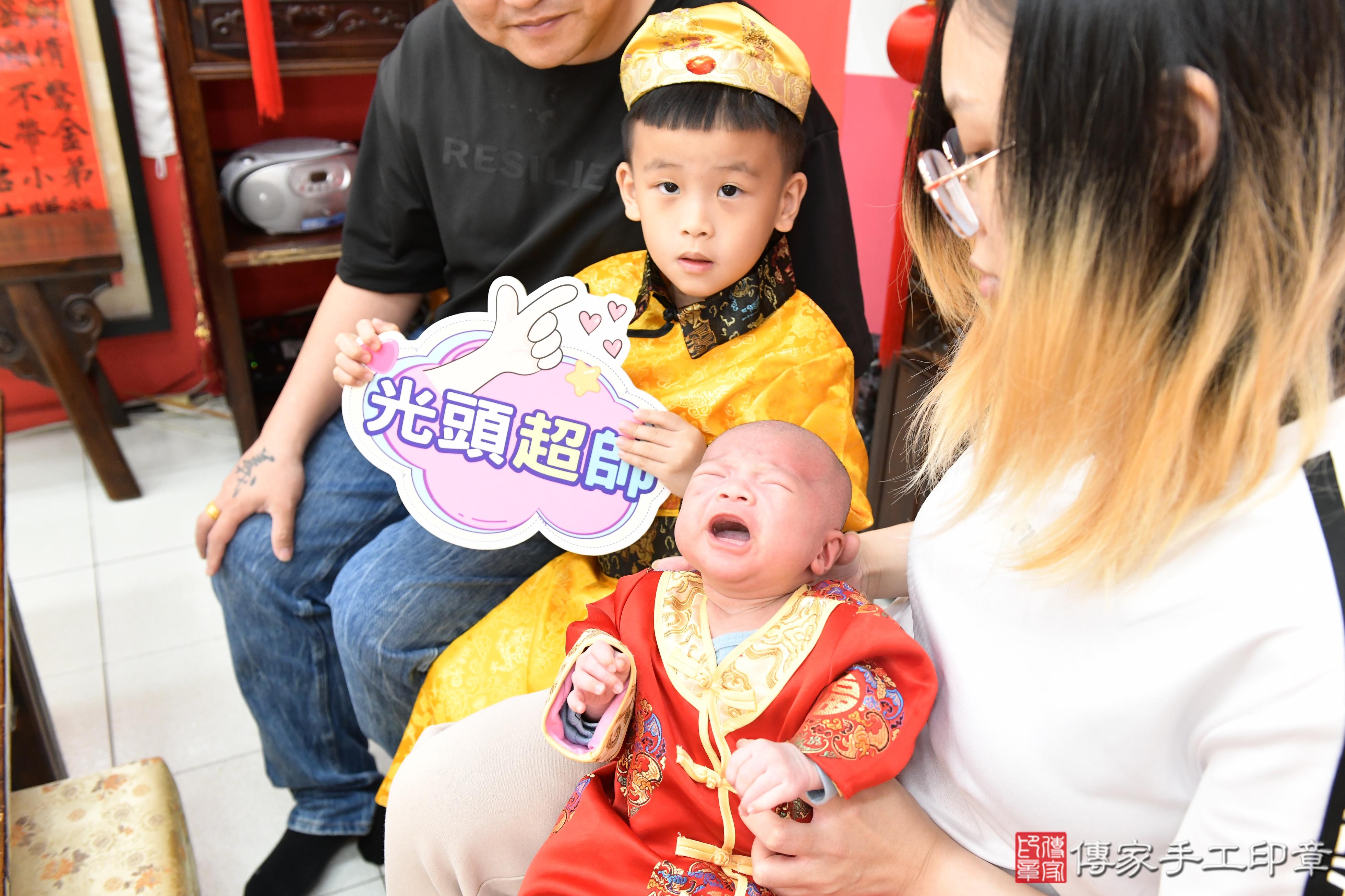 傳家手工印章高雄店、抓周、度脺、美式風會場、傳家嬰兒古禮、吉祥話、抓周道具物品24種、拍照。抓周證書。寶寶抓周、滿周歲、生日快樂、祝福