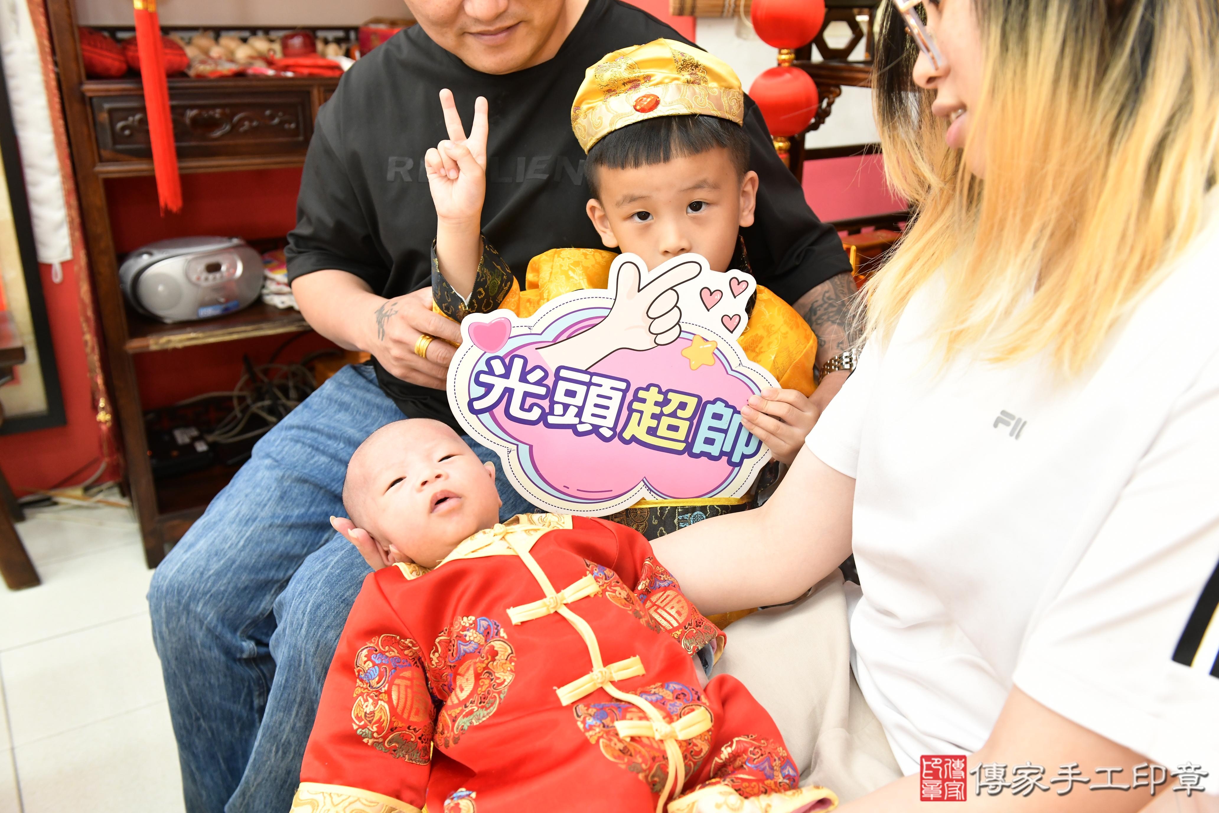 傳家手工印章高雄店、抓周、度脺、美式風會場、傳家嬰兒古禮、吉祥話、抓周道具物品24種、拍照。抓周證書。寶寶抓周、滿周歲、生日快樂、祝福