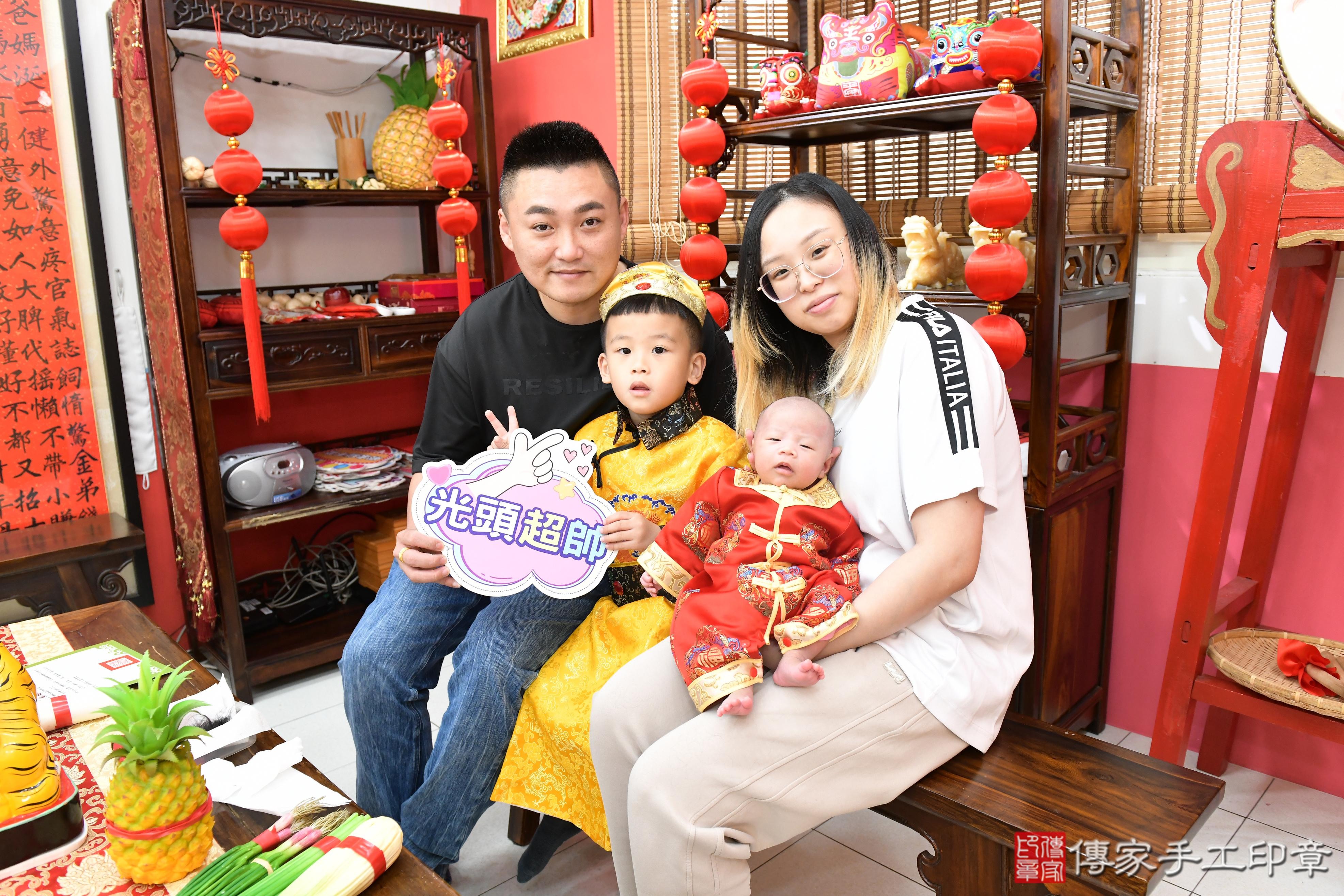 傳家手工印章高雄店、抓周、度脺、美式風會場、傳家嬰兒古禮、吉祥話、抓周道具物品24種、拍照。抓周證書。寶寶抓周、滿周歲、生日快樂、祝福