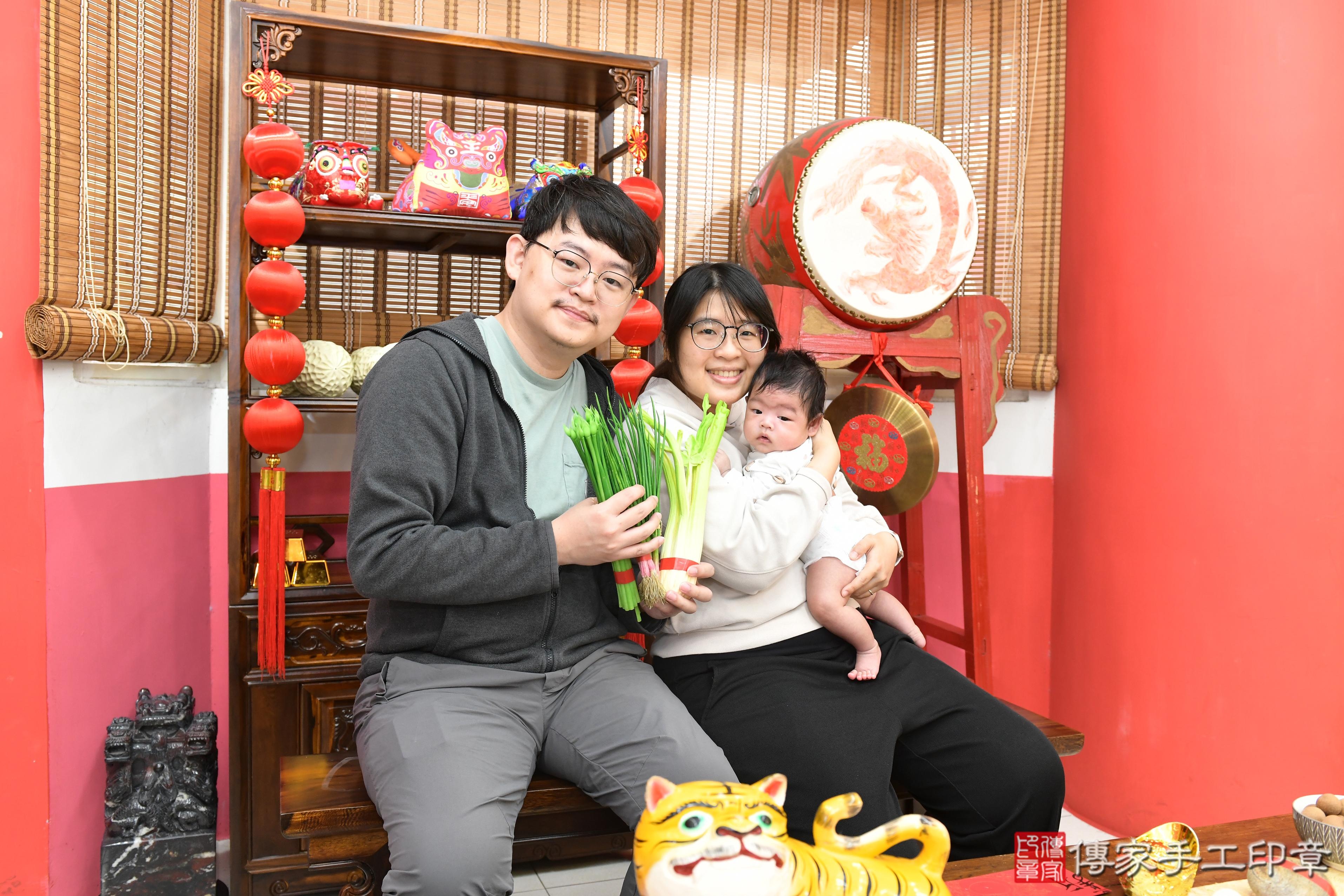 傳家手工印章高雄店、抓周、度脺、美式風會場、傳家嬰兒古禮、吉祥話、抓周道具物品24種、拍照。抓周證書。寶寶抓周、滿周歲、生日快樂、祝福 傳家手工印章高雄店、抓周、度脺、美式風會場、傳家嬰兒古禮、吉祥話、抓周道具物品24種、拍照。抓周證書。寶寶抓周、滿周歲、生日快樂、祝福