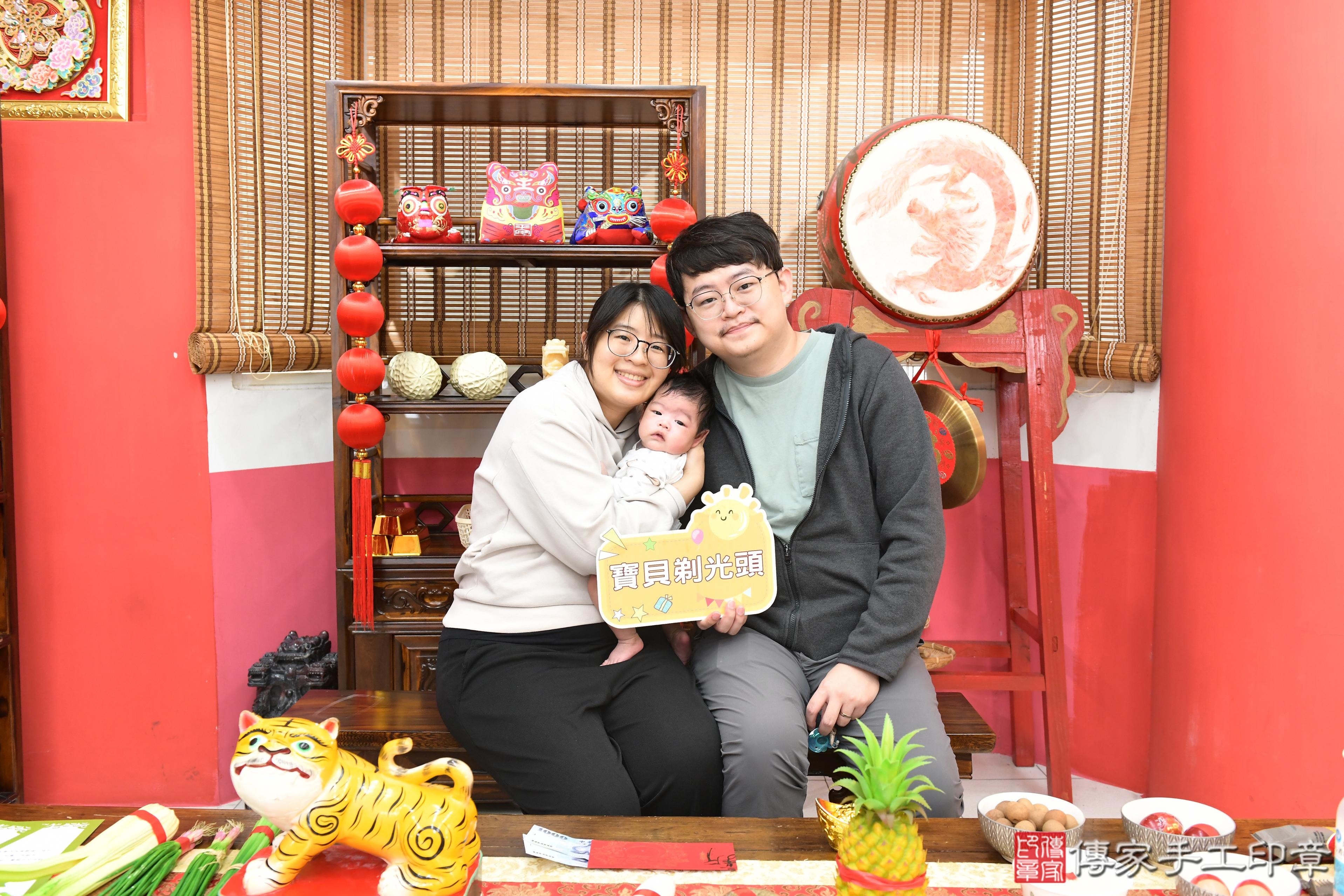 傳家手工印章高雄店、抓周、度脺、美式風會場、傳家嬰兒古禮、吉祥話、抓周道具物品24種、拍照。抓周證書。寶寶抓周、滿周歲、生日快樂、祝福