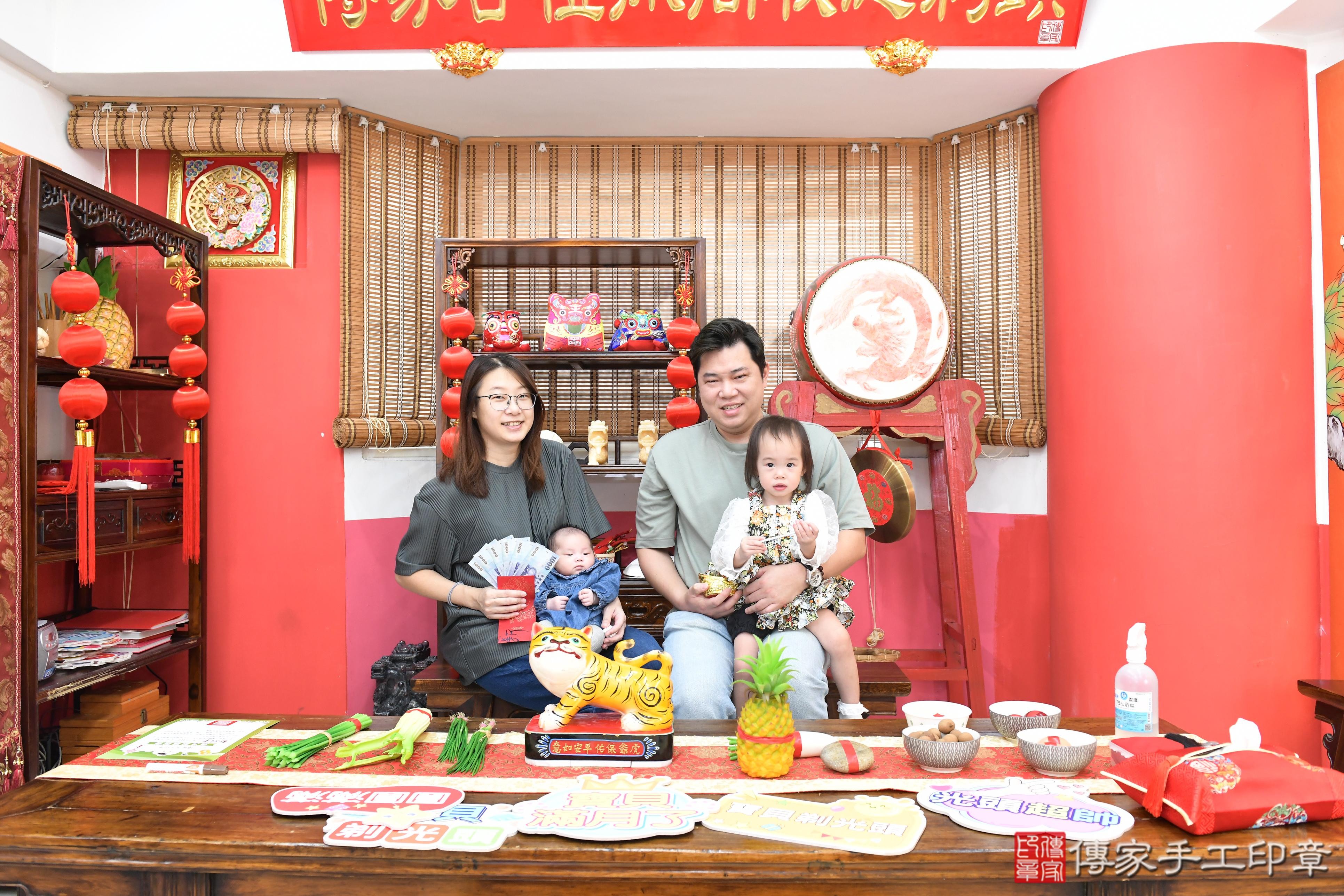 傳家手工印章高雄店、抓周、度脺、美式風會場、傳家嬰兒古禮、吉祥話、抓周道具物品24種、拍照。抓周證書。寶寶抓周、滿周歲、生日快樂、祝福 傳家手工印章高雄店、抓周、度脺、美式風會場、傳家嬰兒古禮、吉祥話、抓周道具物品24種、拍照。抓周證書。寶寶抓周、滿周歲、生日快樂、祝福