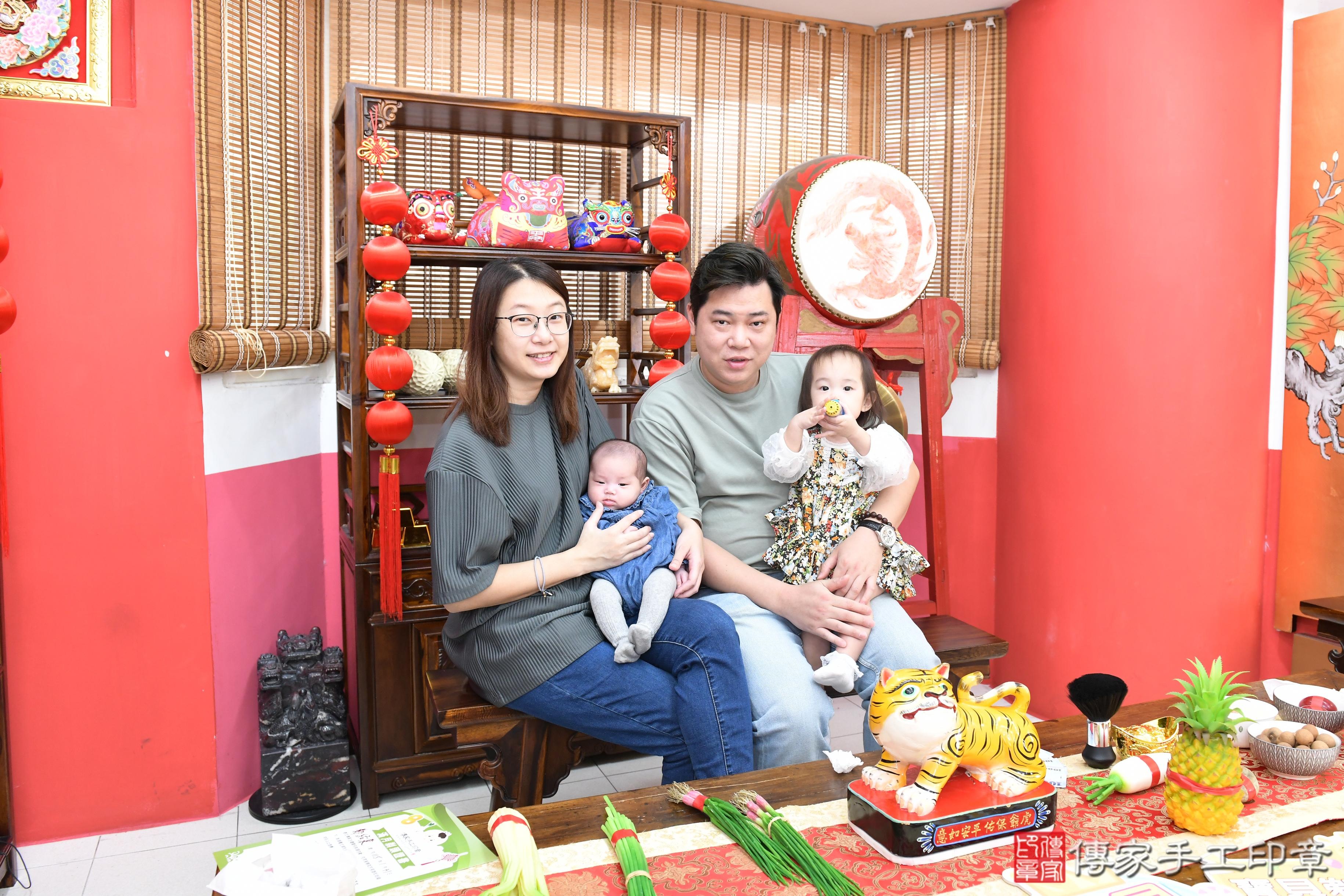 傳家手工印章高雄店、抓周、度脺、美式風會場、傳家嬰兒古禮、吉祥話、抓周道具物品24種、拍照。抓周證書。寶寶抓周、滿周歲、生日快樂、祝福 傳家手工印章高雄店、抓周、度脺、美式風會場、傳家嬰兒古禮、吉祥話、抓周道具物品24種、拍照。抓周證書。寶寶抓周、滿周歲、生日快樂、祝福
