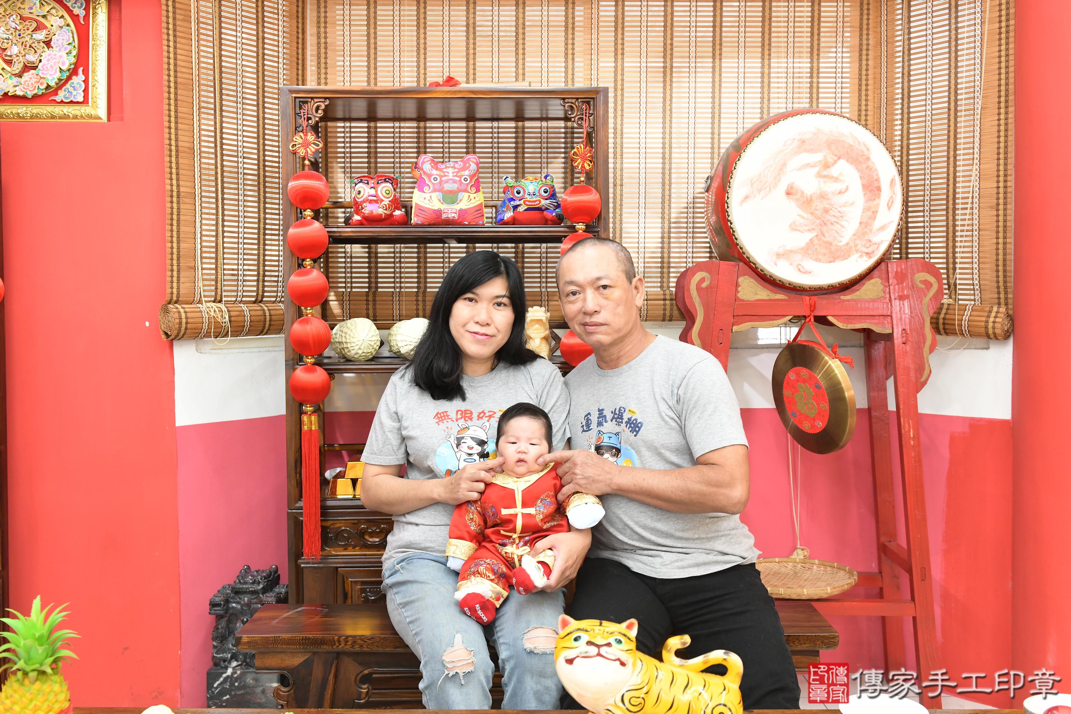 傳家手工印章高雄店、抓周、度脺、美式風會場、傳家嬰兒古禮、吉祥話、抓周道具物品24種、拍照。抓周證書。寶寶抓周、滿周歲、生日快樂、祝福 傳家手工印章高雄店、抓周、度脺、美式風會場、傳家嬰兒古禮、吉祥話、抓周道具物品24種、拍照。抓周證書。寶寶抓周、滿周歲、生日快樂、祝福