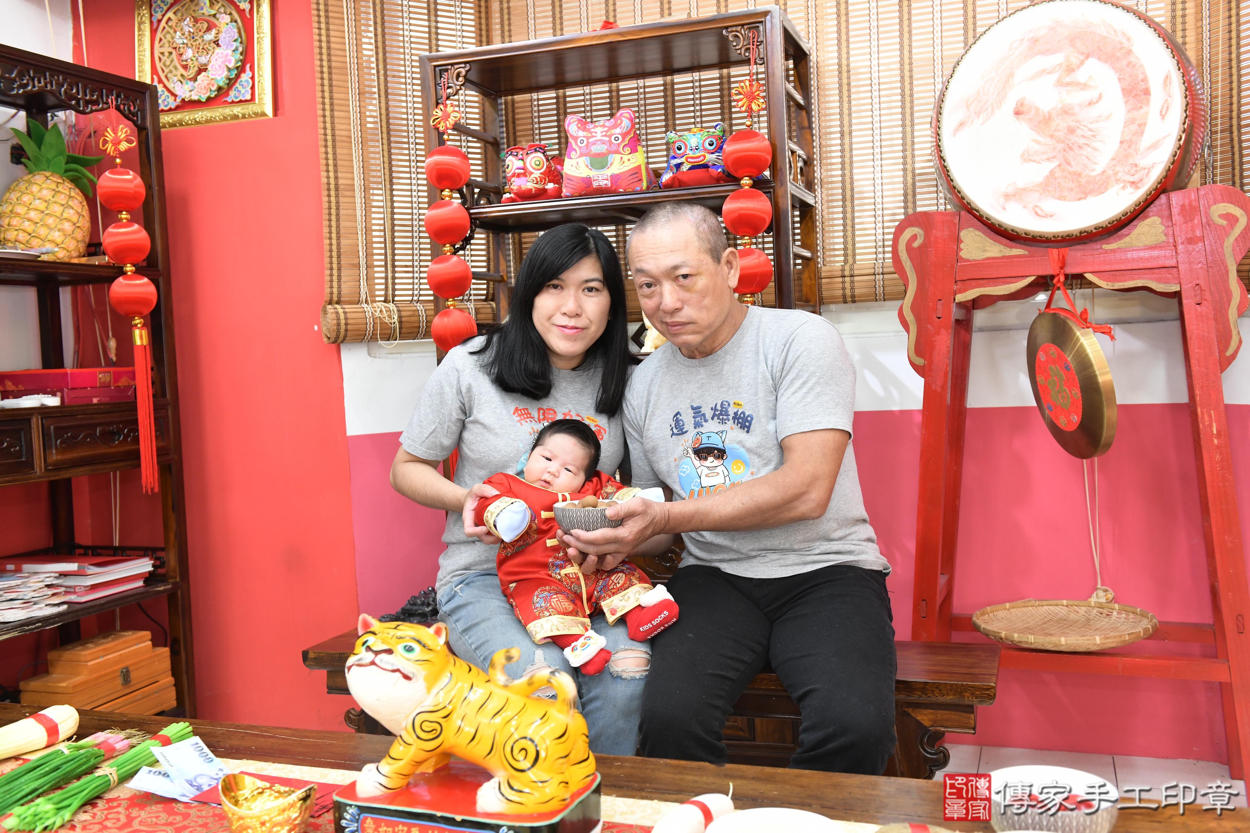 傳家手工印章高雄店、抓周、度脺、美式風會場、傳家嬰兒古禮、吉祥話、抓周道具物品24種、拍照。抓周證書。寶寶抓周、滿周歲、生日快樂、祝福 傳家手工印章高雄店、抓周、度脺、美式風會場、傳家嬰兒古禮、吉祥話、抓周道具物品24種、拍照。抓周證書。寶寶抓周、滿周歲、生日快樂、祝福