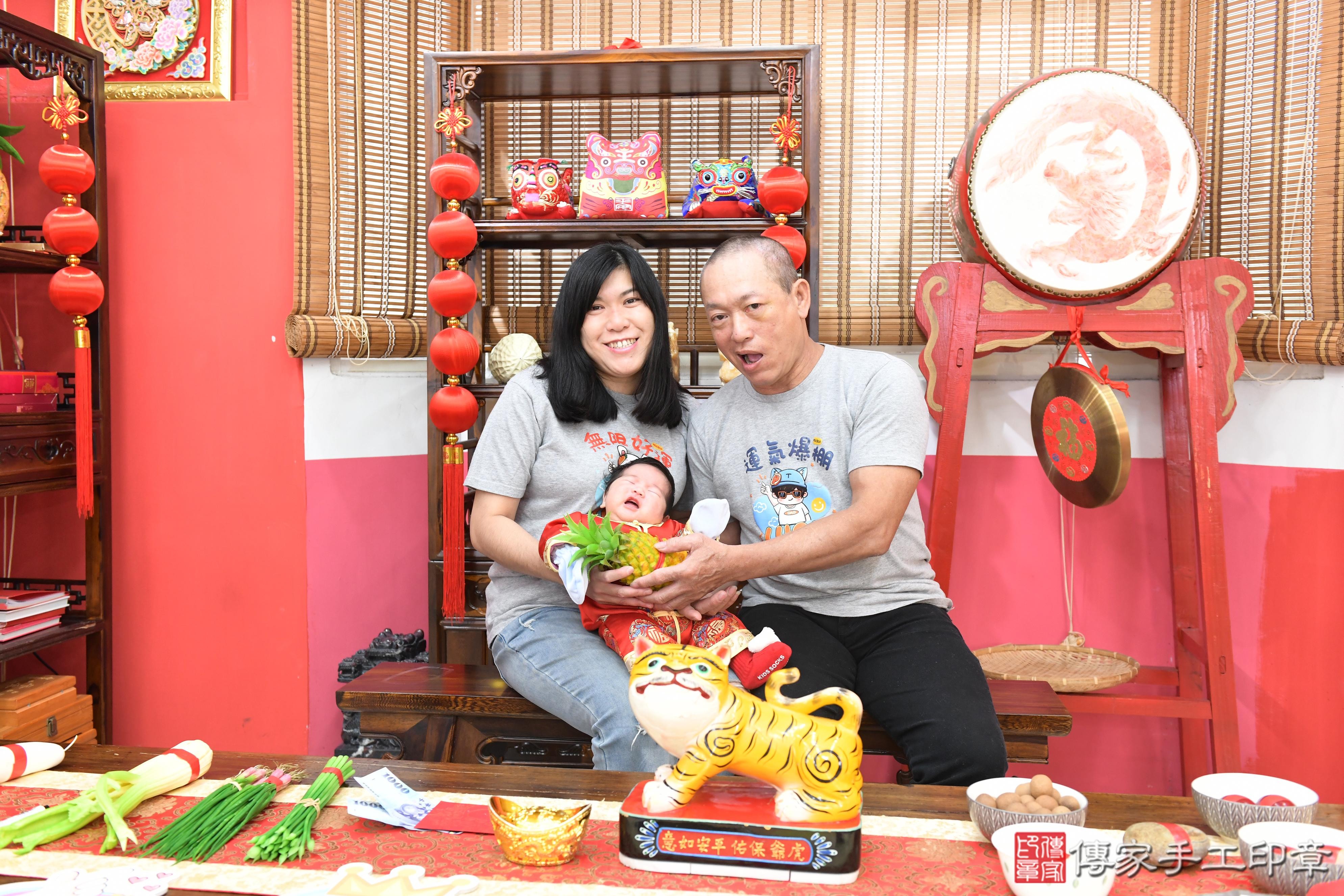 傳家手工印章高雄店、抓周、度脺、美式風會場、傳家嬰兒古禮、吉祥話、抓周道具物品24種、拍照。抓周證書。寶寶抓周、滿周歲、生日快樂、祝福 傳家手工印章高雄店、抓周、度脺、美式風會場、傳家嬰兒古禮、吉祥話、抓周道具物品24種、拍照。抓周證書。寶寶抓周、滿周歲、生日快樂、祝福