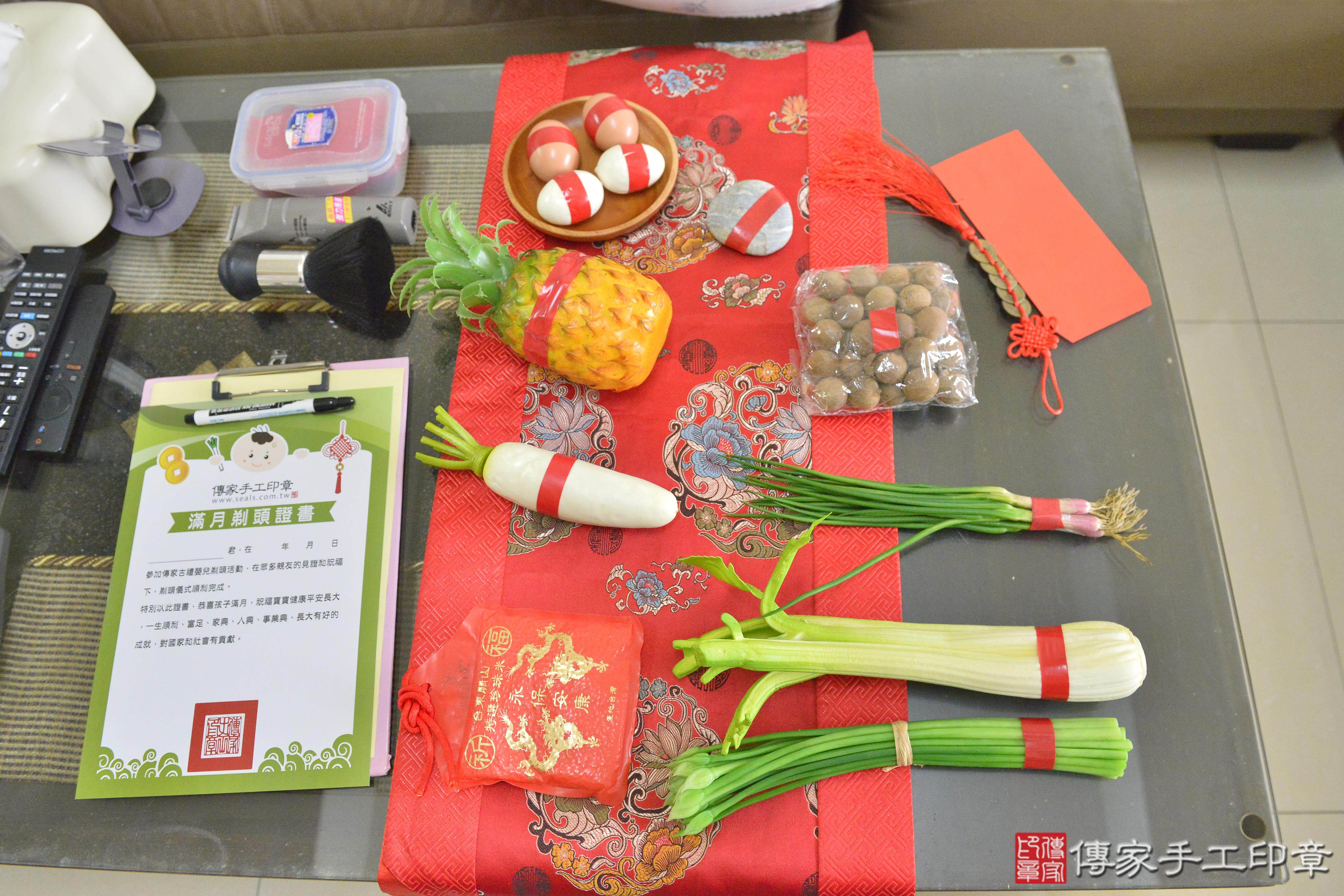 傳家手工印章高雄店、抓周、度脺、美式風會場、傳家嬰兒古禮、吉祥話、抓周道具物品24種、拍照。抓周證書。寶寶抓周、滿周歲、生日快樂、祝福 傳家手工印章高雄店、抓周、度脺、美式風會場、傳家嬰兒古禮、吉祥話、抓周道具物品24種、拍照。抓周證書。寶寶抓周、滿周歲、生日快樂、祝福