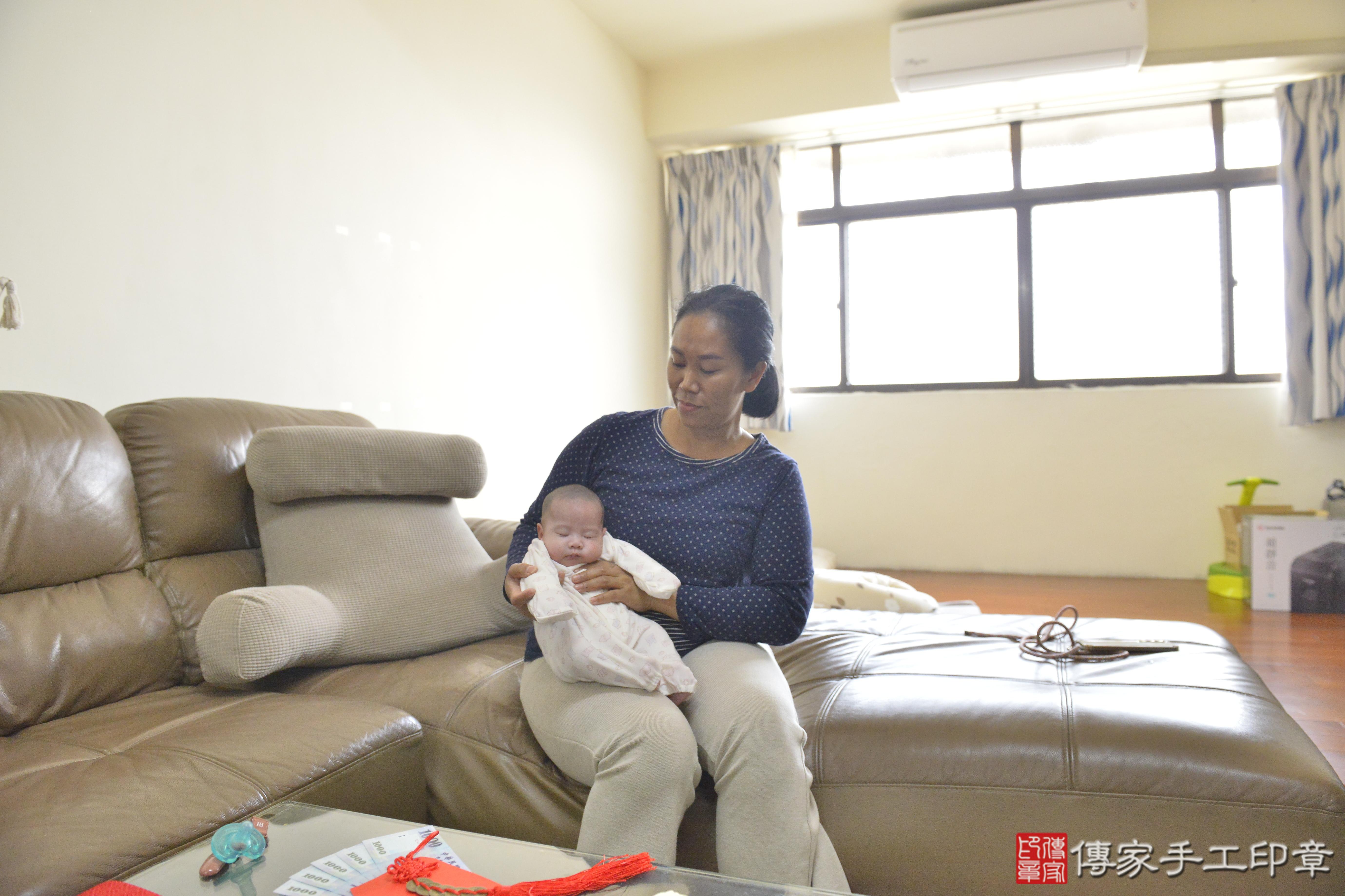 傳家手工印章高雄店、抓周、度脺、美式風會場、傳家嬰兒古禮、吉祥話、抓周道具物品24種、拍照。抓周證書。寶寶抓周、滿周歲、生日快樂、祝福 傳家手工印章高雄店、抓周、度脺、美式風會場、傳家嬰兒古禮、吉祥話、抓周道具物品24種、拍照。抓周證書。寶寶抓周、滿周歲、生日快樂、祝福
