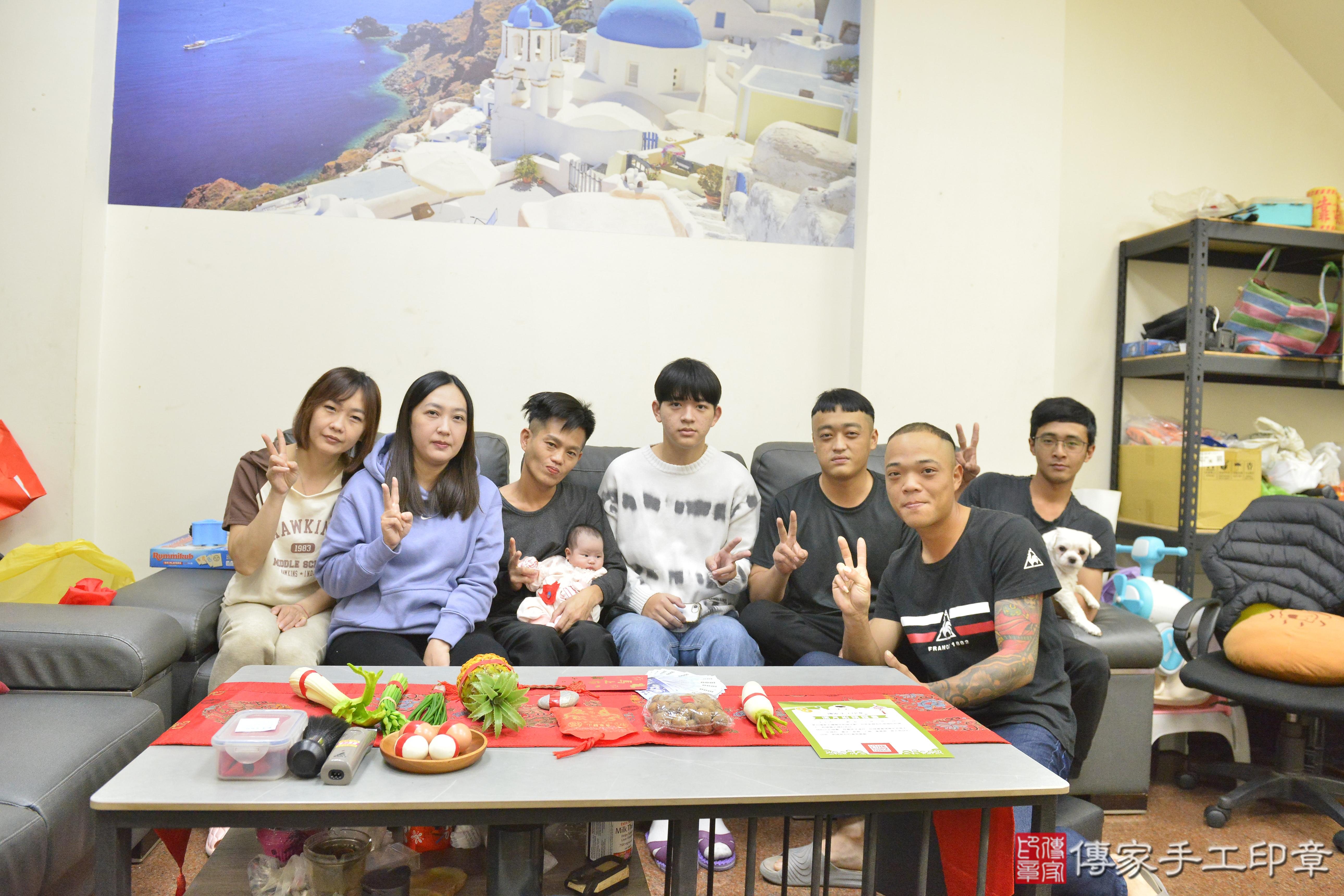 傳家手工印章高雄店、抓周、度脺、美式風會場、傳家嬰兒古禮、吉祥話、抓周道具物品24種、拍照。抓周證書。寶寶抓周、滿周歲、生日快樂、祝福 傳家手工印章高雄店、抓周、度脺、美式風會場、傳家嬰兒古禮、吉祥話、抓周道具物品24種、拍照。抓周證書。寶寶抓周、滿周歲、生日快樂、祝福