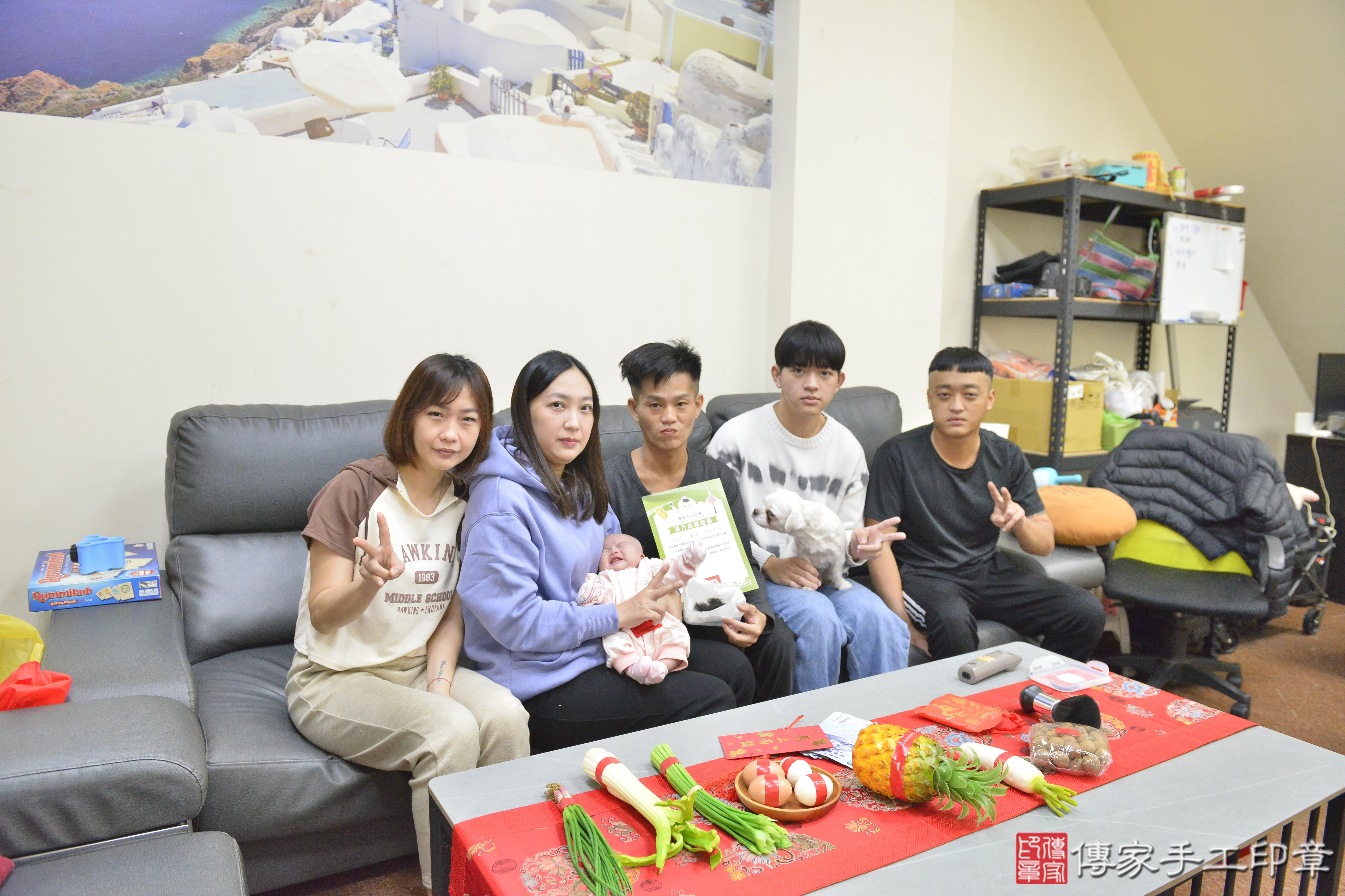 傳家手工印章高雄店、抓周、度脺、美式風會場、傳家嬰兒古禮、吉祥話、抓周道具物品24種、拍照。抓周證書。寶寶抓周、滿周歲、生日快樂、祝福 傳家手工印章高雄店、抓周、度脺、美式風會場、傳家嬰兒古禮、吉祥話、抓周道具物品24種、拍照。抓周證書。寶寶抓周、滿周歲、生日快樂、祝福