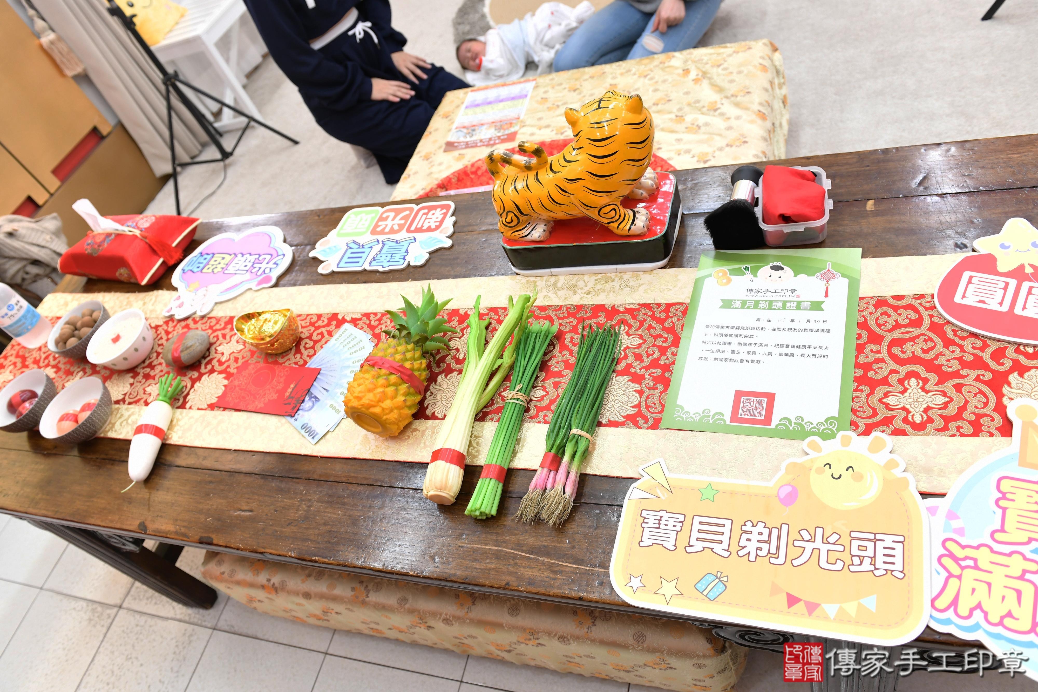 傳家手工印章高雄店、抓周、度脺、美式風會場、傳家嬰兒古禮、吉祥話、抓周道具物品24種、拍照。抓周證書。寶寶抓周、滿周歲、生日快樂、祝福