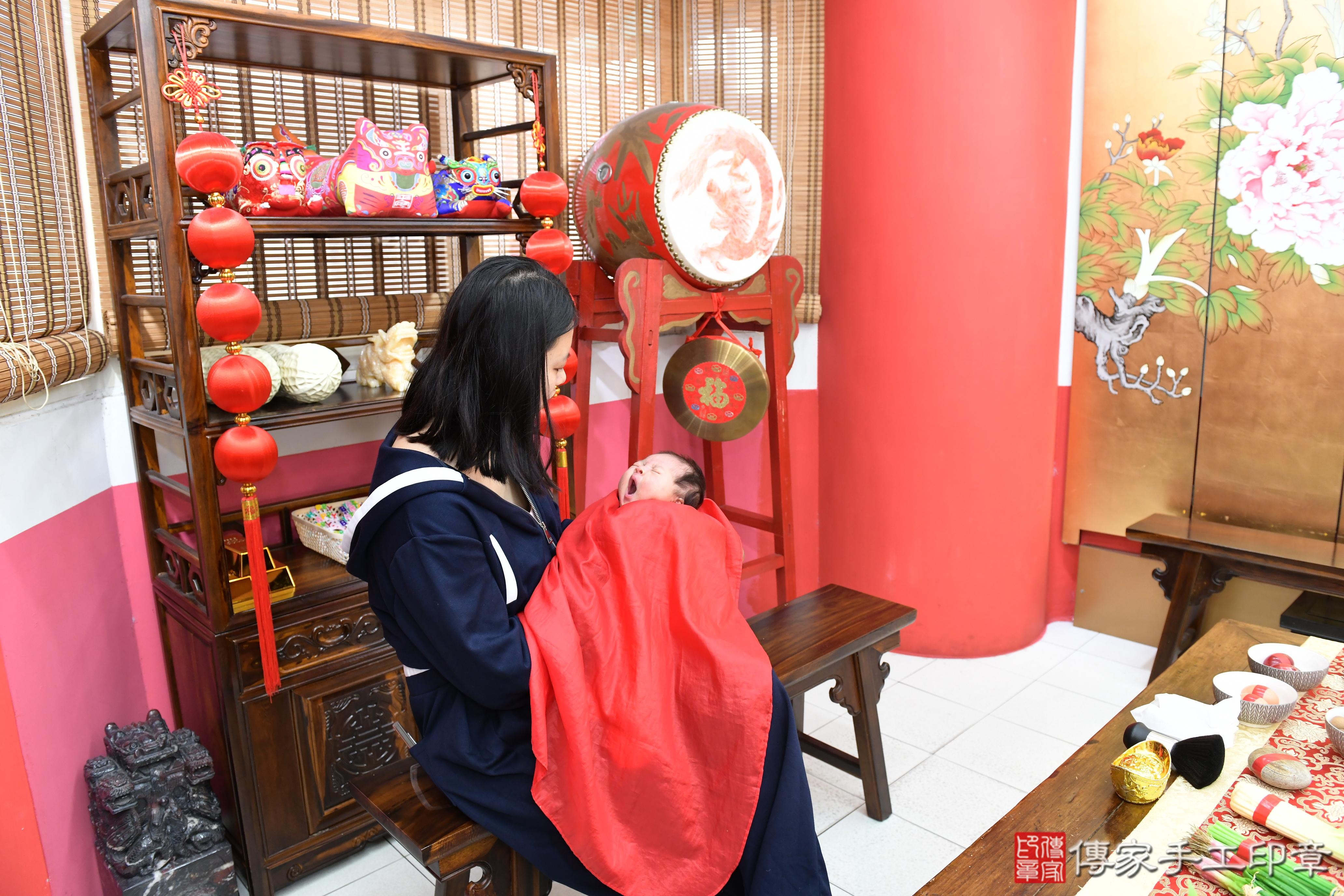 傳家手工印章高雄店、抓周、度脺、美式風會場、傳家嬰兒古禮、吉祥話、抓周道具物品24種、拍照。抓周證書。寶寶抓周、滿周歲、生日快樂、祝福