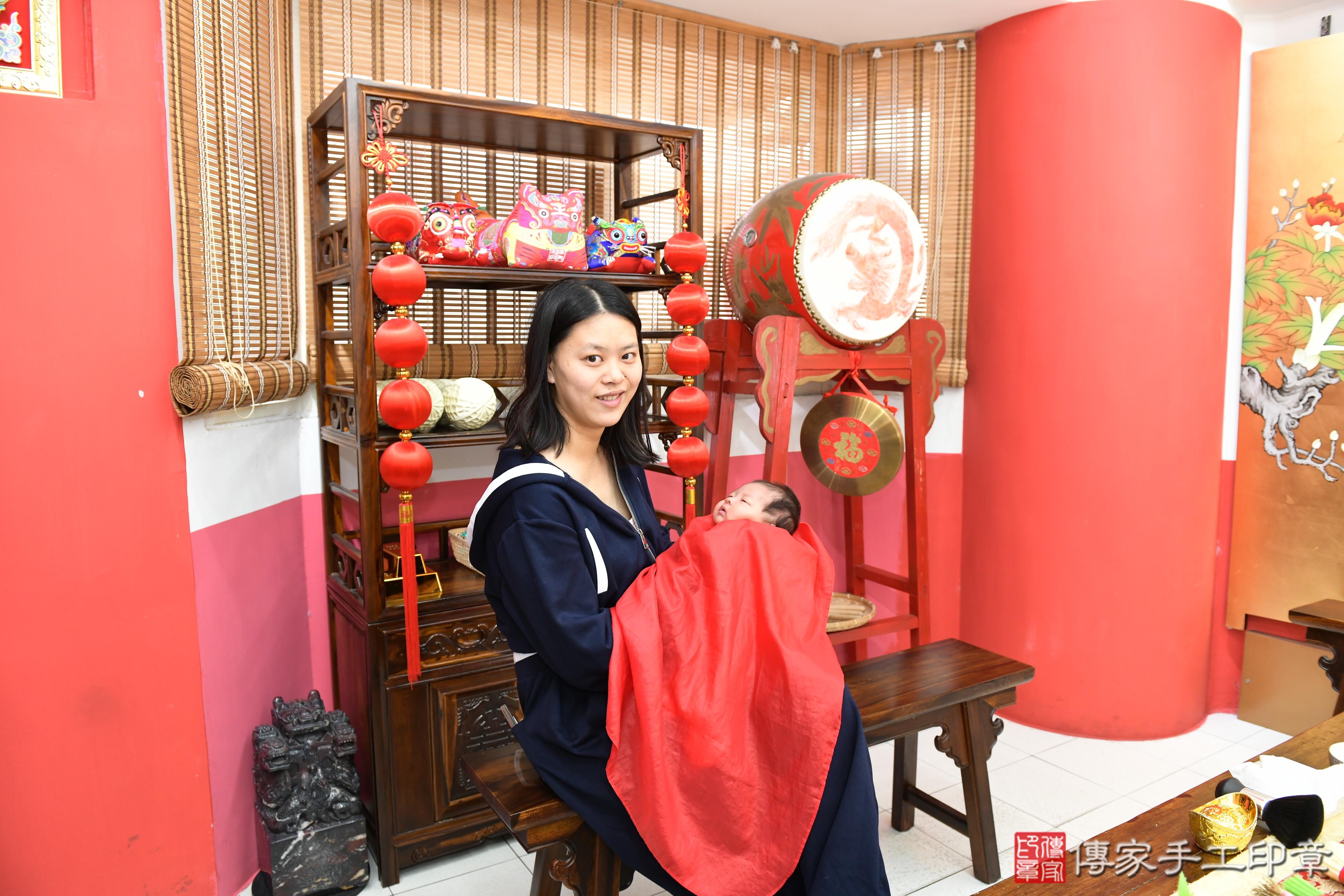 傳家手工印章高雄店、抓周、度脺、美式風會場、傳家嬰兒古禮、吉祥話、抓周道具物品24種、拍照。抓周證書。寶寶抓周、滿周歲、生日快樂、祝福