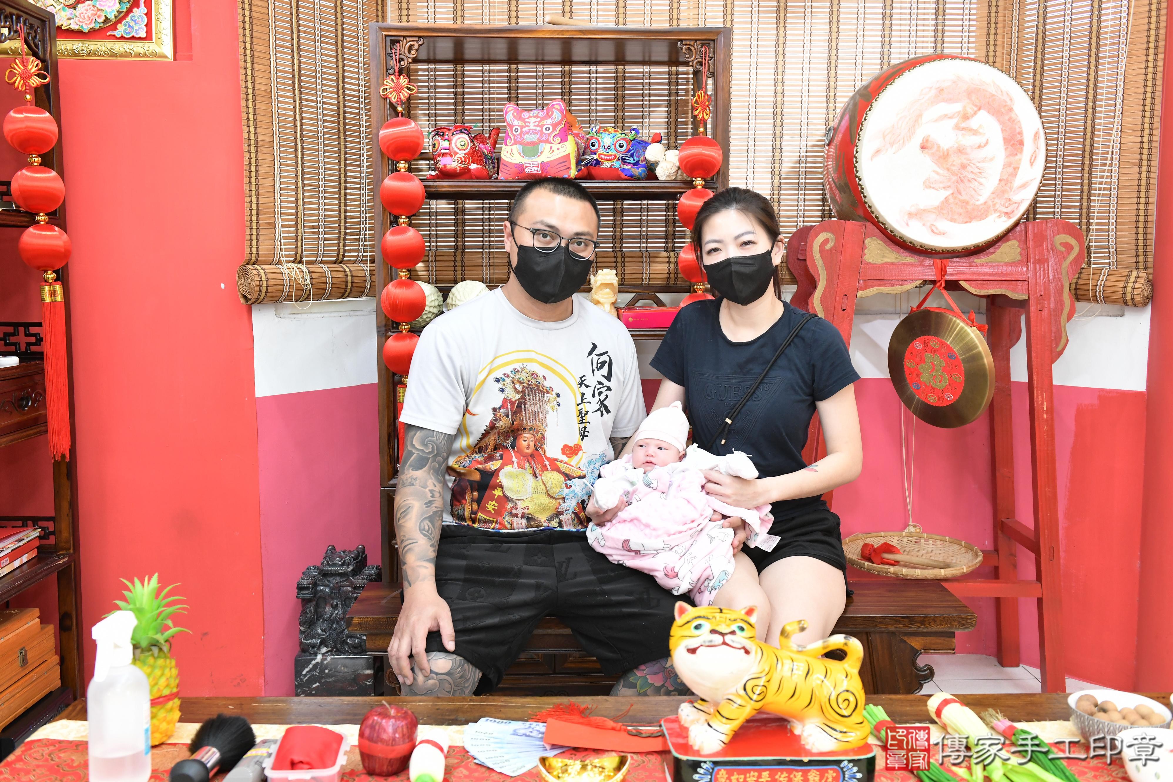 傳家手工印章高雄店、抓周、度脺、美式風會場、傳家嬰兒古禮、吉祥話、抓周道具物品24種、拍照。抓周證書。寶寶抓周、滿周歲、生日快樂、祝福