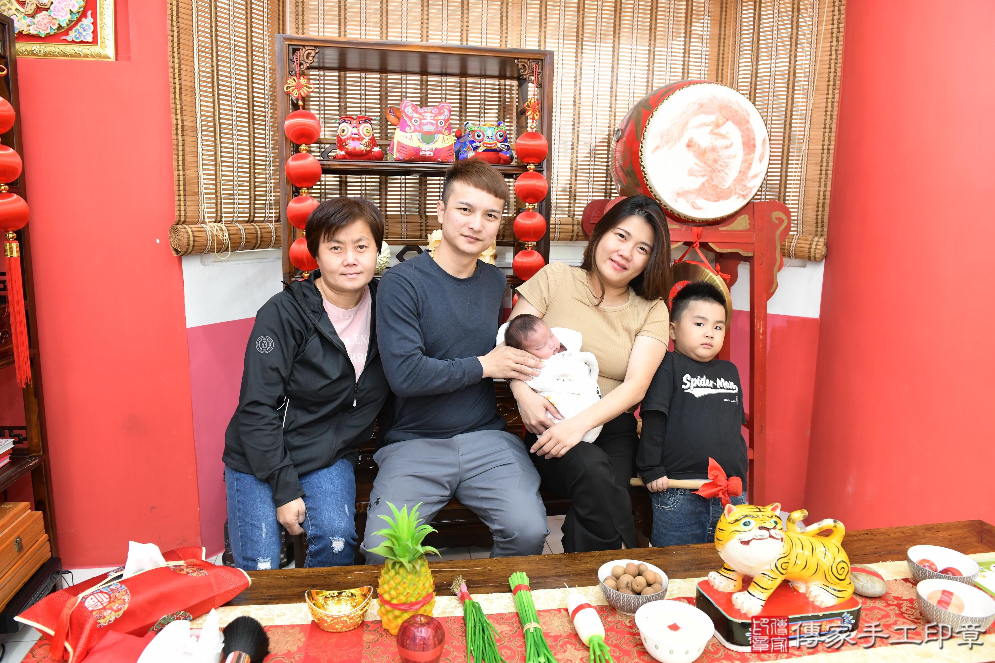 傳家手工印章高雄店、抓周、度脺、美式風會場、傳家嬰兒古禮、吉祥話、抓周道具物品24種、拍照。抓周證書。寶寶抓周、滿周歲、生日快樂、祝福 傳家手工印章高雄店、抓周、度脺、美式風會場、傳家嬰兒古禮、吉祥話、抓周道具物品24種、拍照。抓周證書。寶寶抓周、滿周歲、生日快樂、祝福